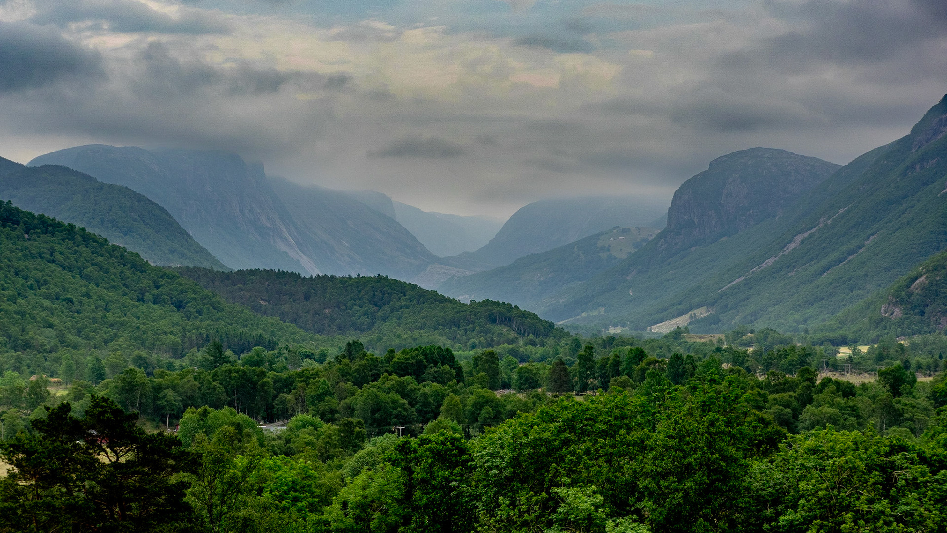Es gibt immer wieder einen Grund zum Anhalten und Genießen in Norwegen

Time and time again there is a reason to stop and enjoy in Norway