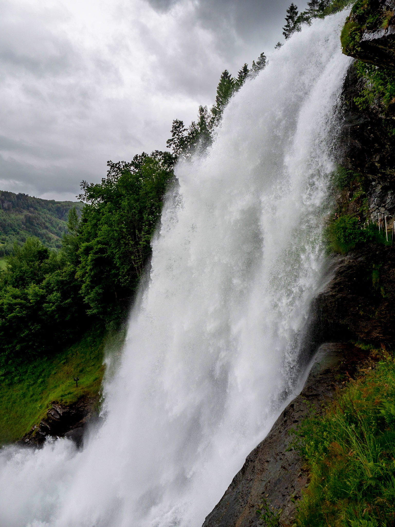 Noch einmal Steinsdalsfossen vom Juni

Once more Steinsdalsfossen from June