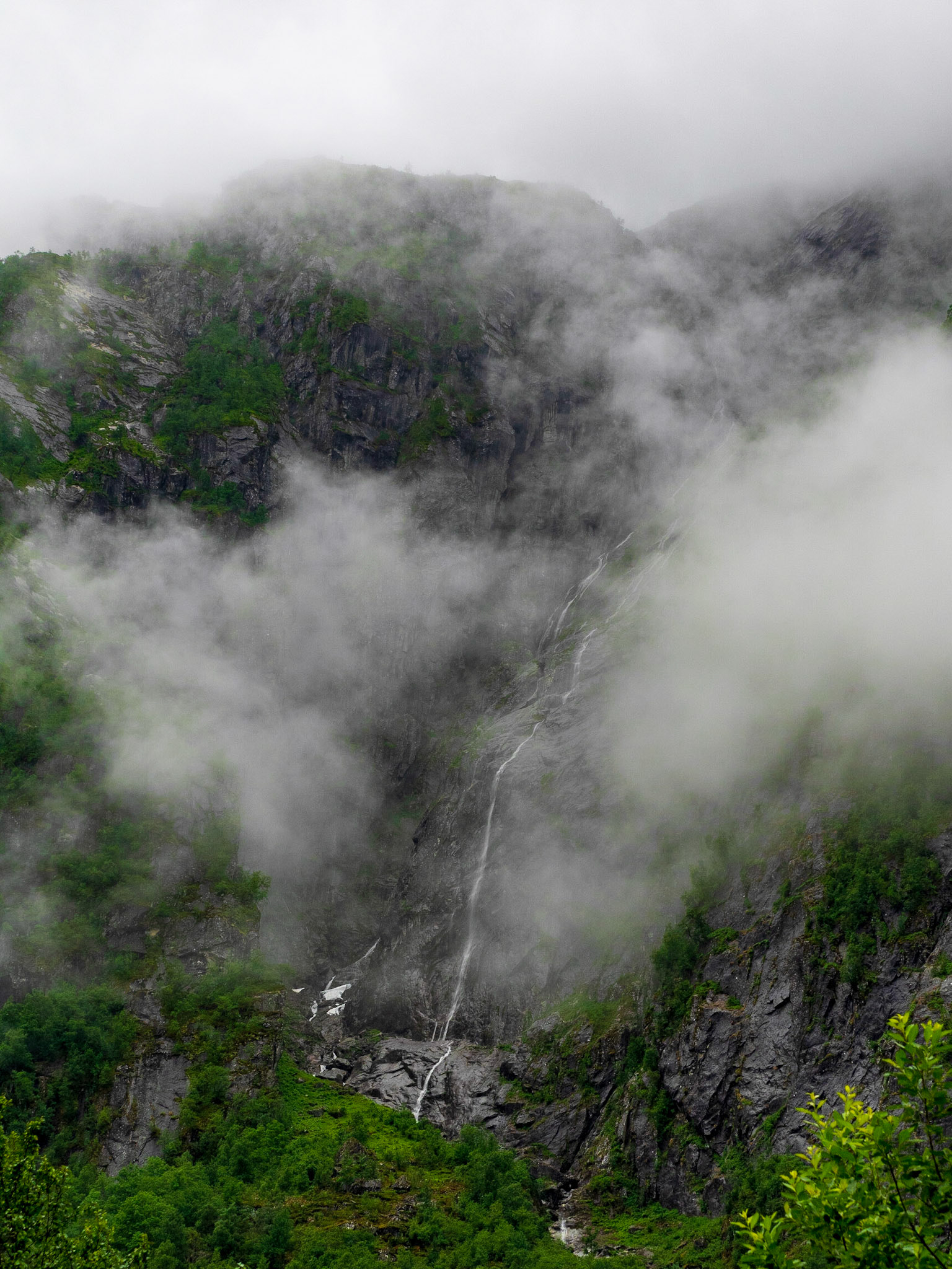 Auftstieg zum Bondhusvatn im Juni 2018

Ascend to Bondhusvatn in June 2018