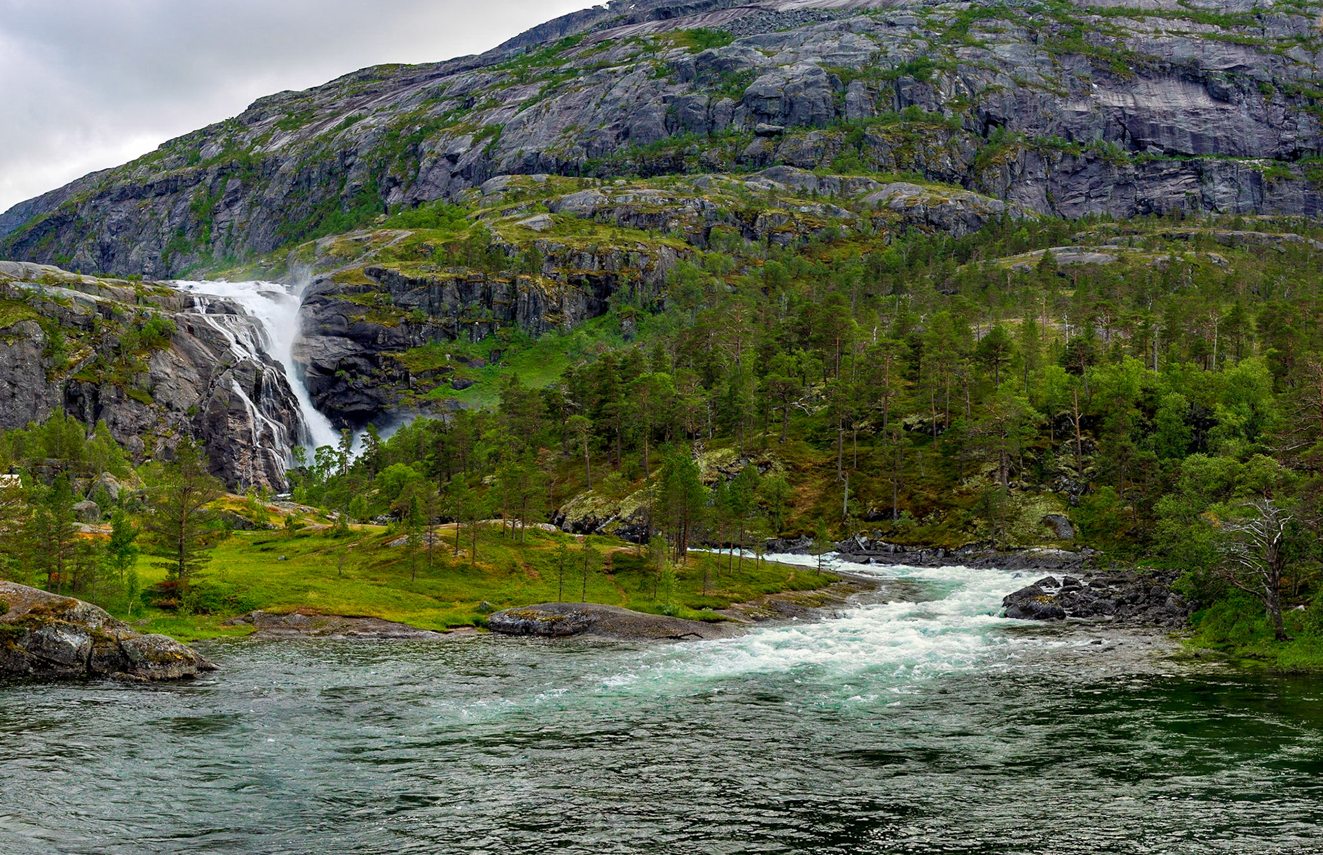 Grandioser Nykkjesøyfossen. Ein toller Ort und eine absolute Top Empfehlung. Die Wanderung lohnt sich total...