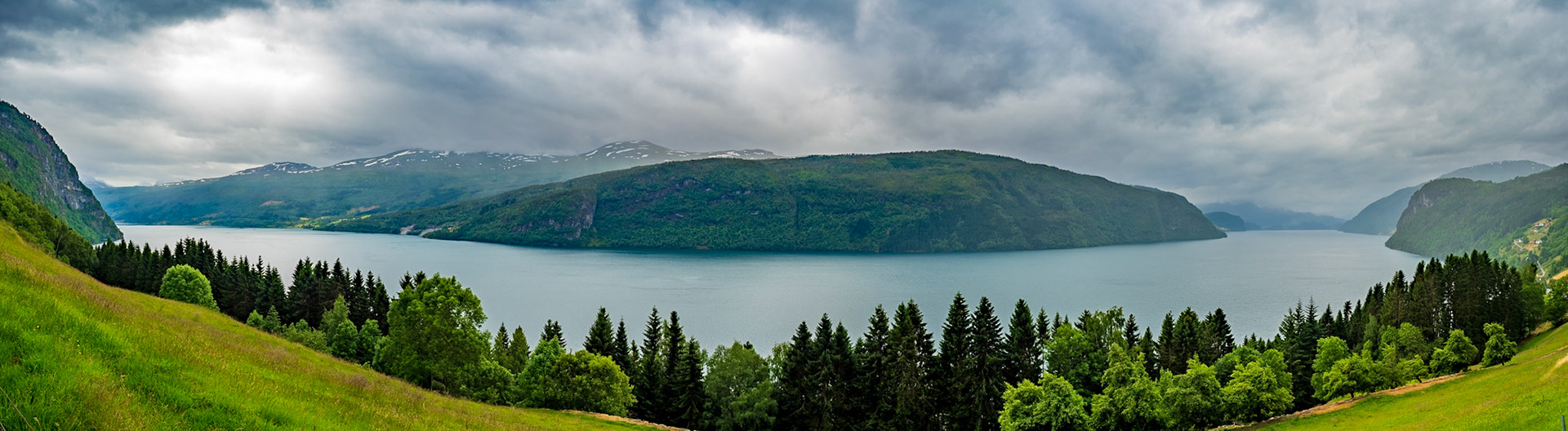 Ein Panorama vom Innvikfjorden in Norwegen von diesem Juni

A panorama from Innvikfjorden this June in Norway