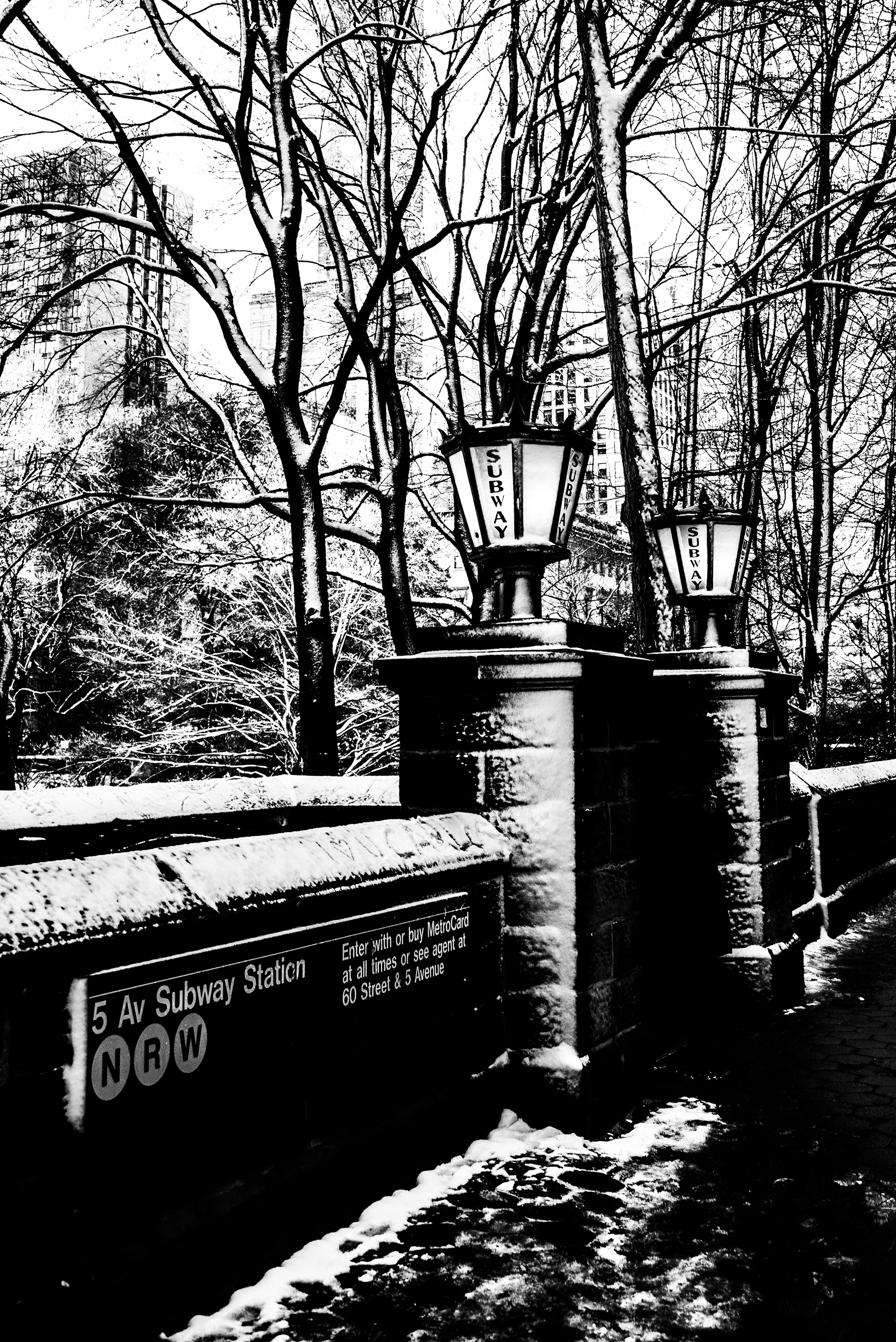 COLD ENTRANCE TO THE SUBWAY