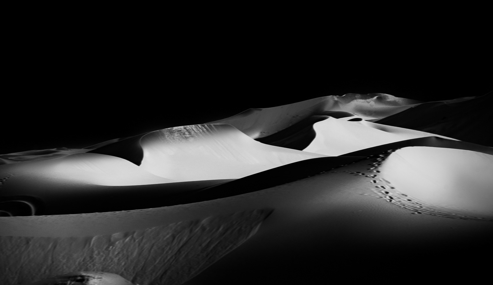 WHIMSICAL SHAPES OF THE DUNES OF THE SAHARA