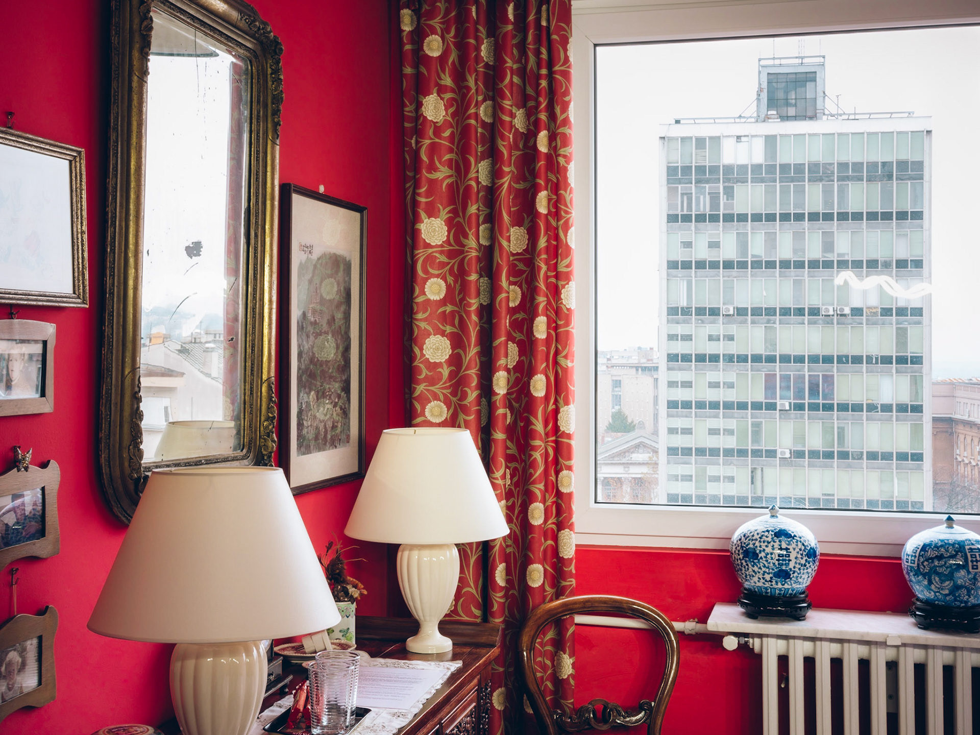 An old, well-furnished apartment in Vračar, Belgrade