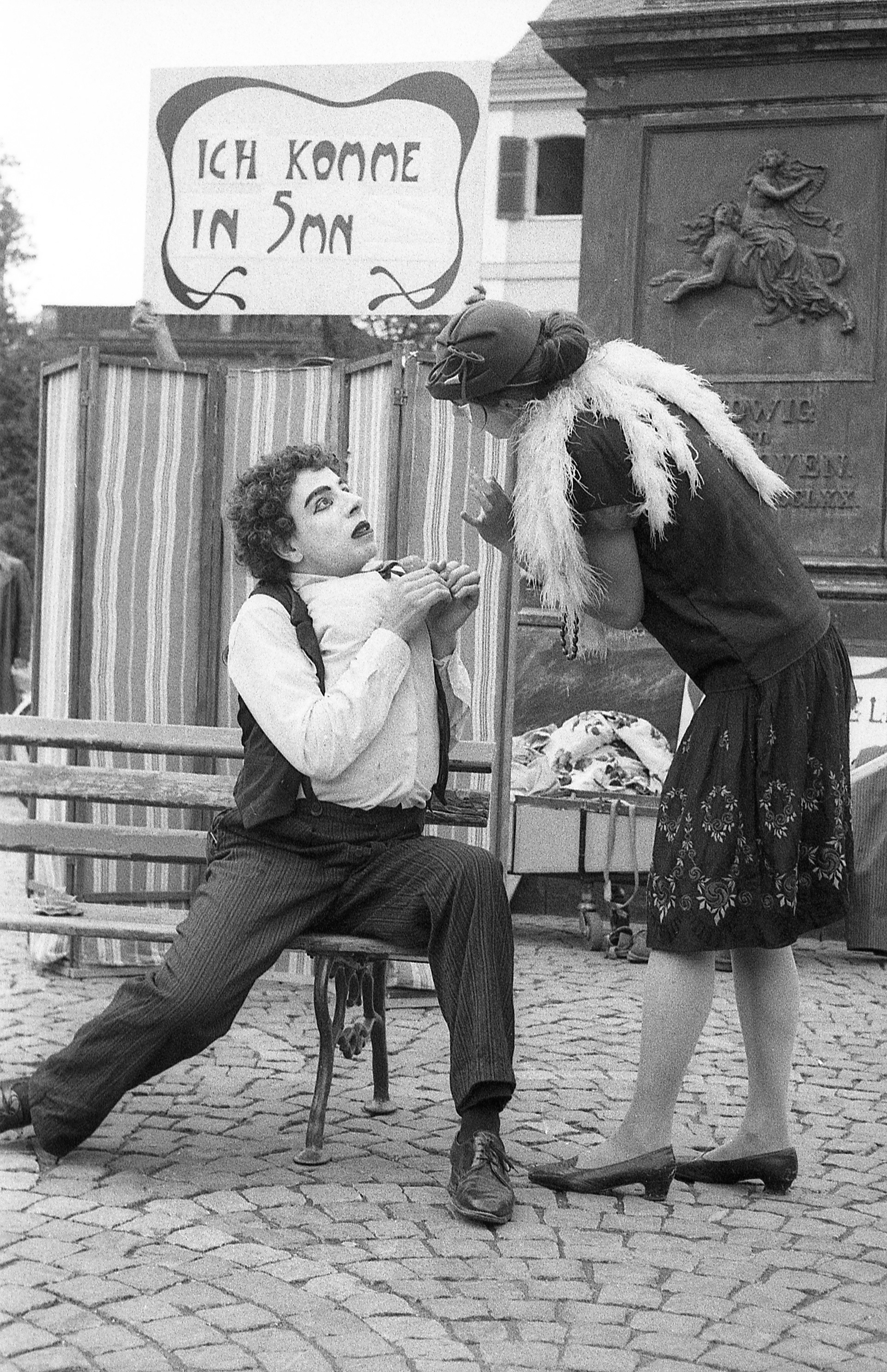 Straßentheater, Cirque du Soleil (?) auf dem Münsterplatz