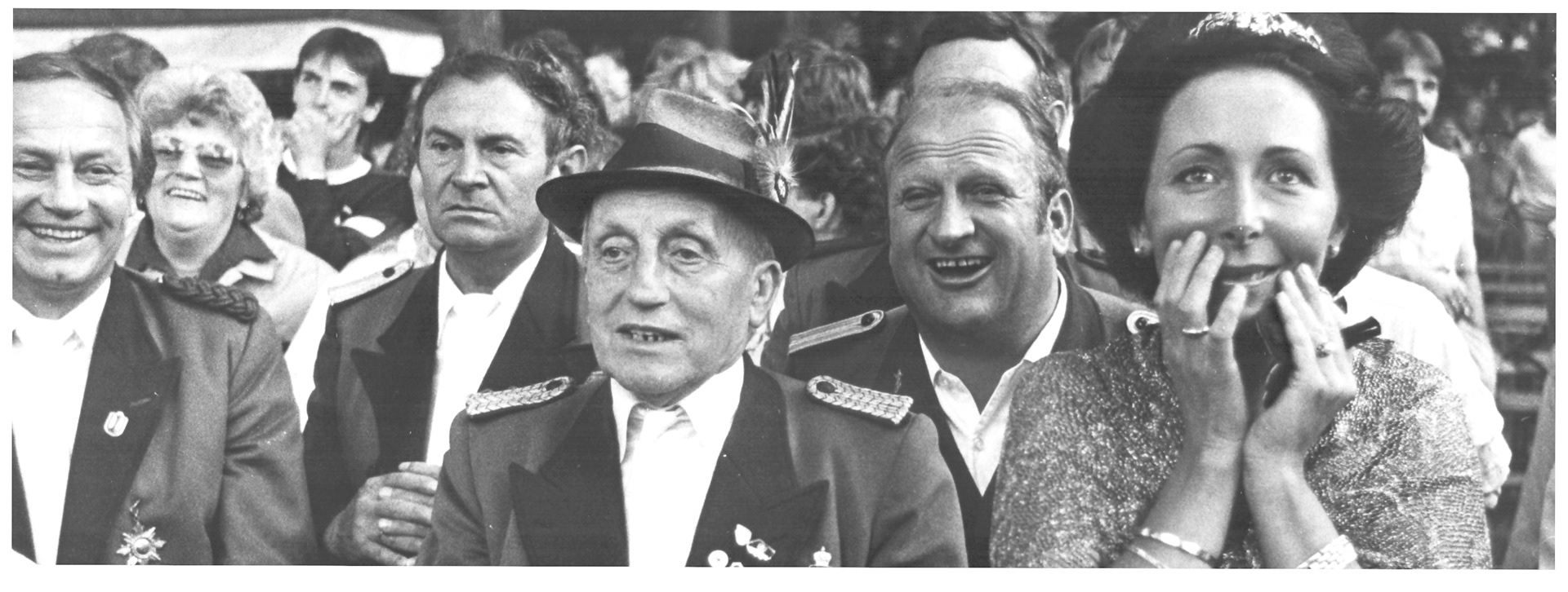 Gespanntes Publikum beim Schützenfest in Heimerzheim