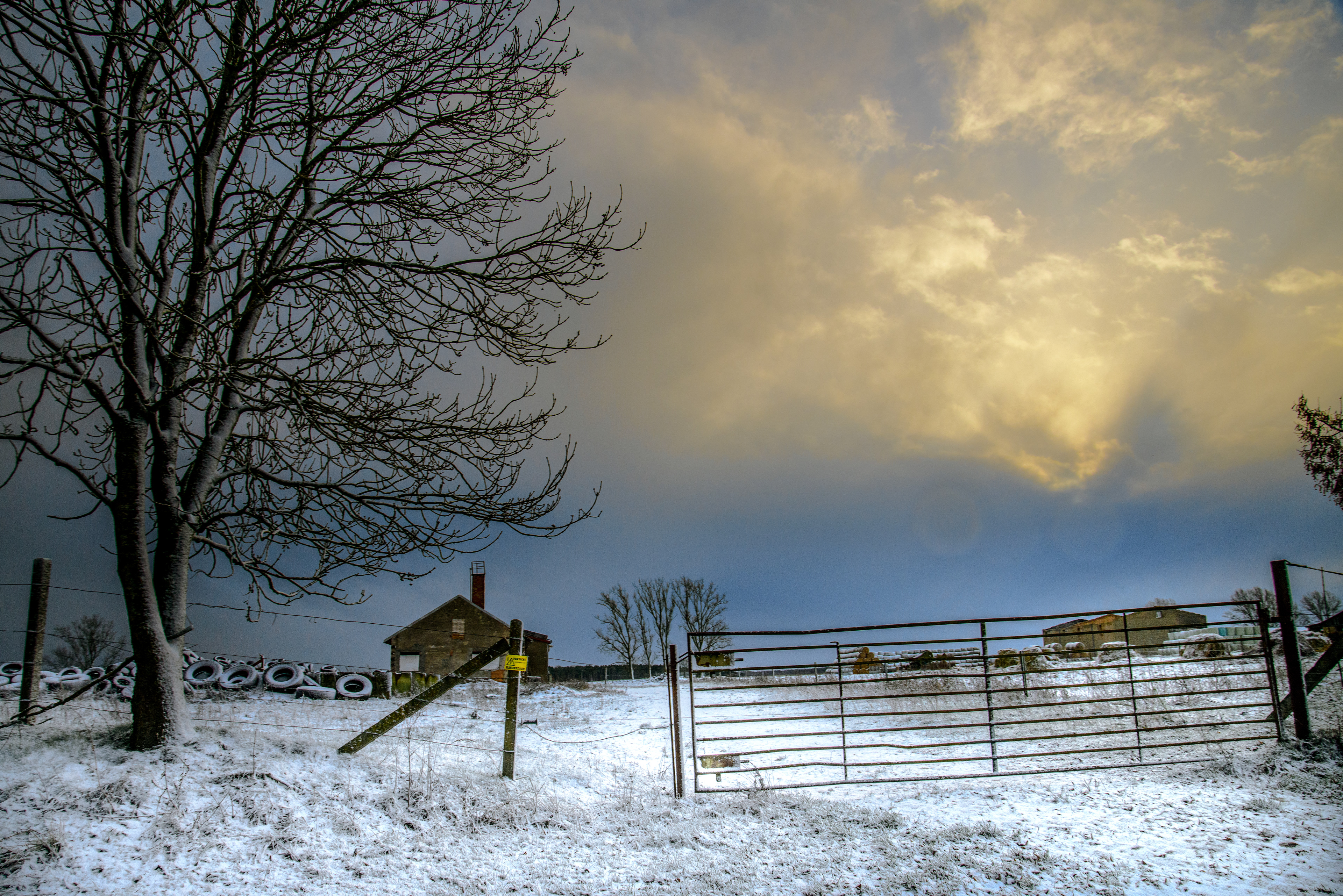 Nach dem Schneesturm - Hof bei Anklam