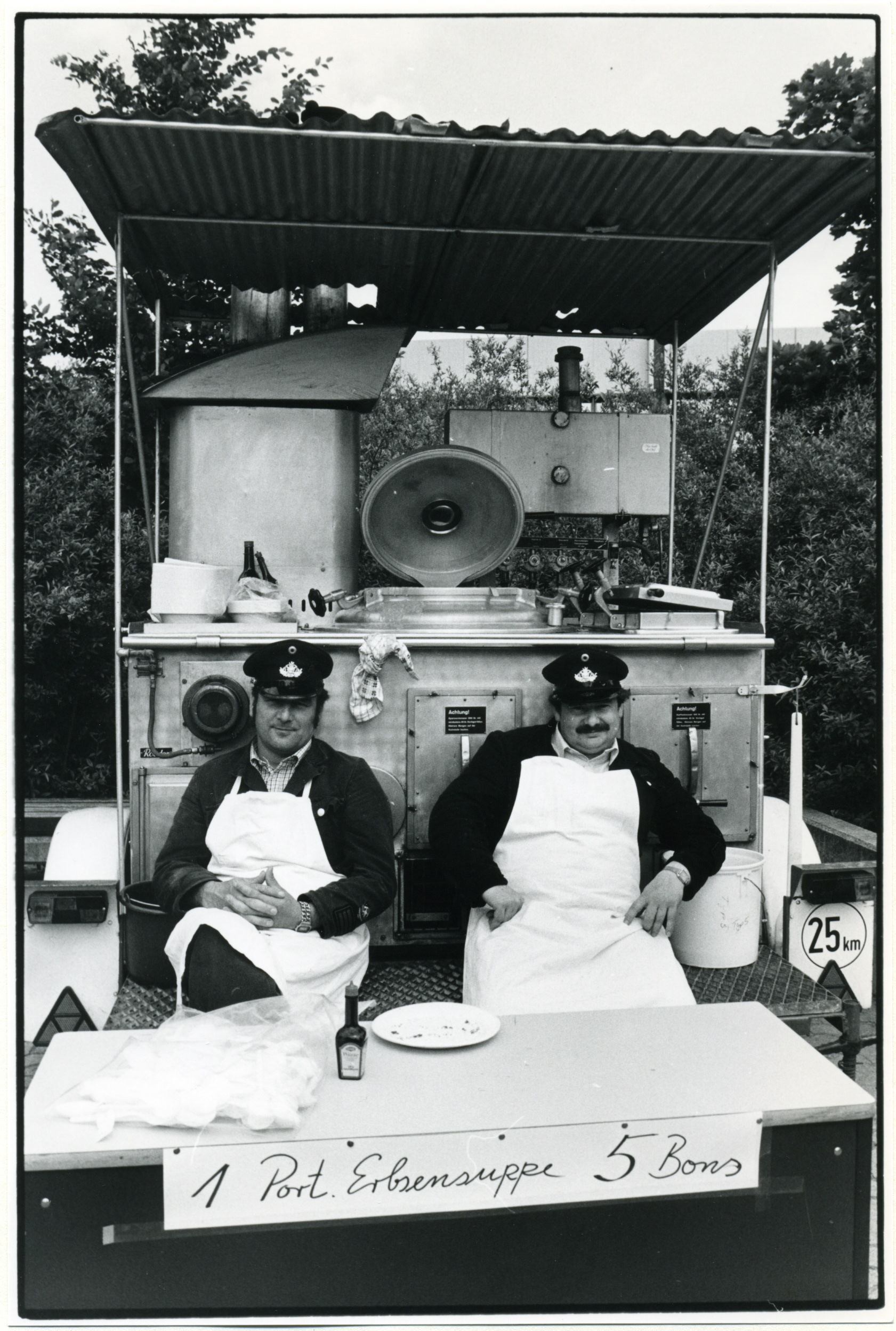 Gulasch-Kanone der Feuerwehr beim Dorffest