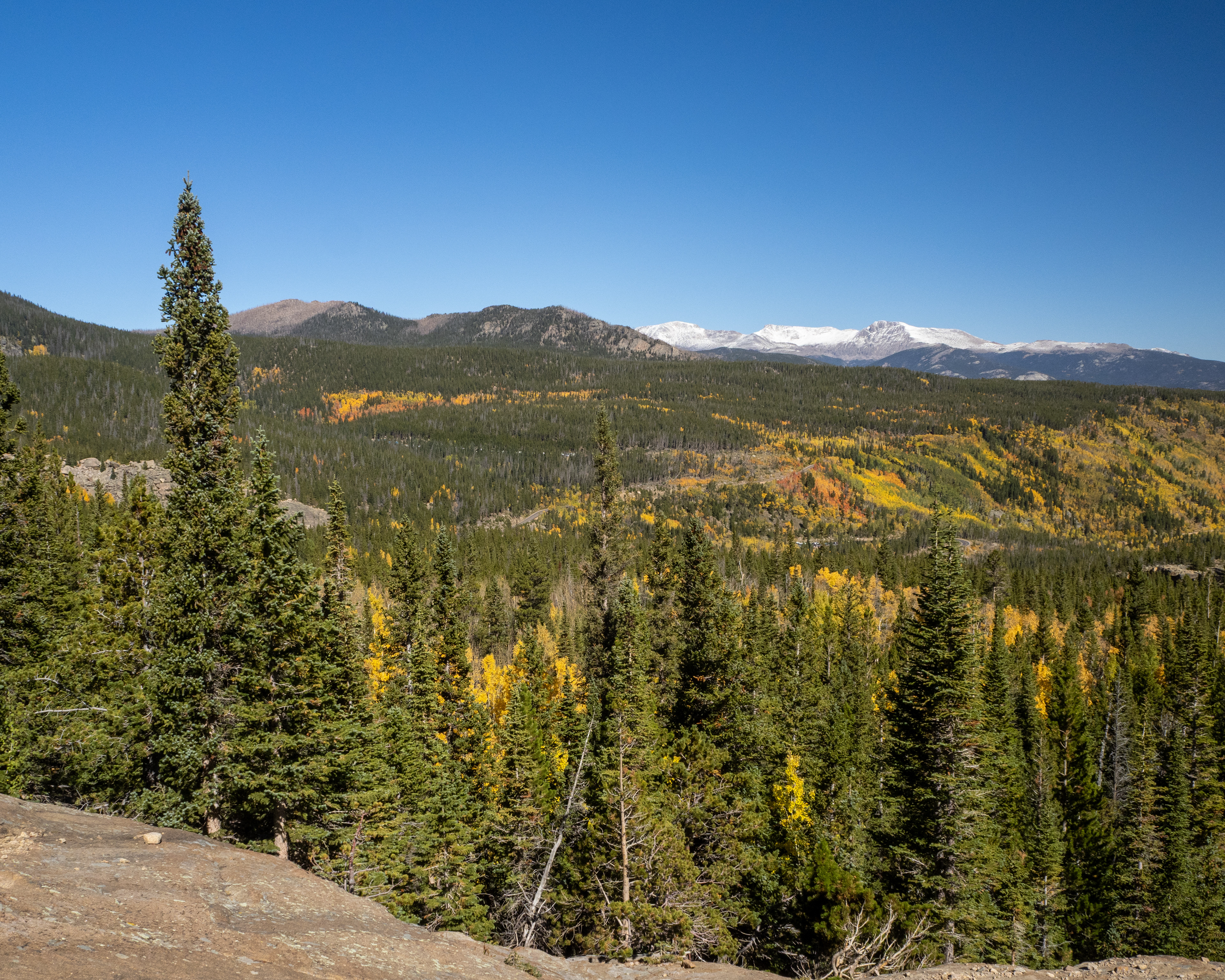 Snows in early season high in the Rockies