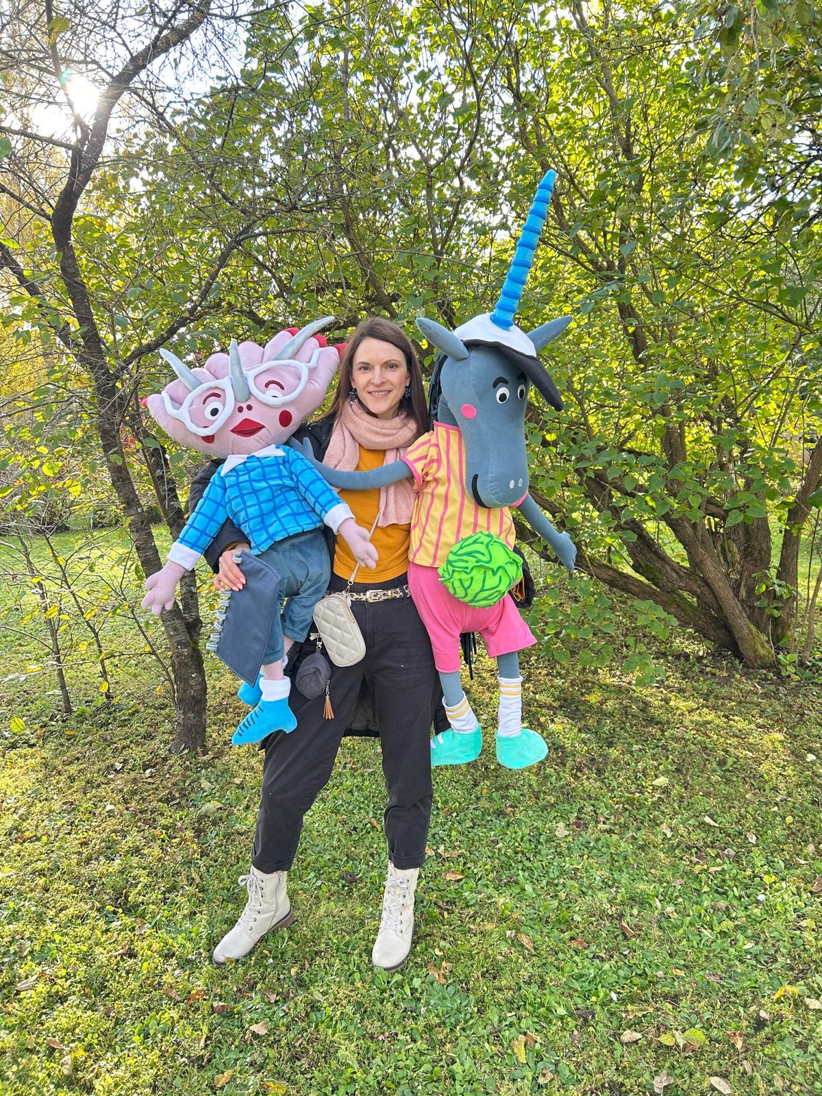 Dina un Zigis - lielizmēra lelles no Aizvēstures pilsētas detektīvu sērijas grāmatām