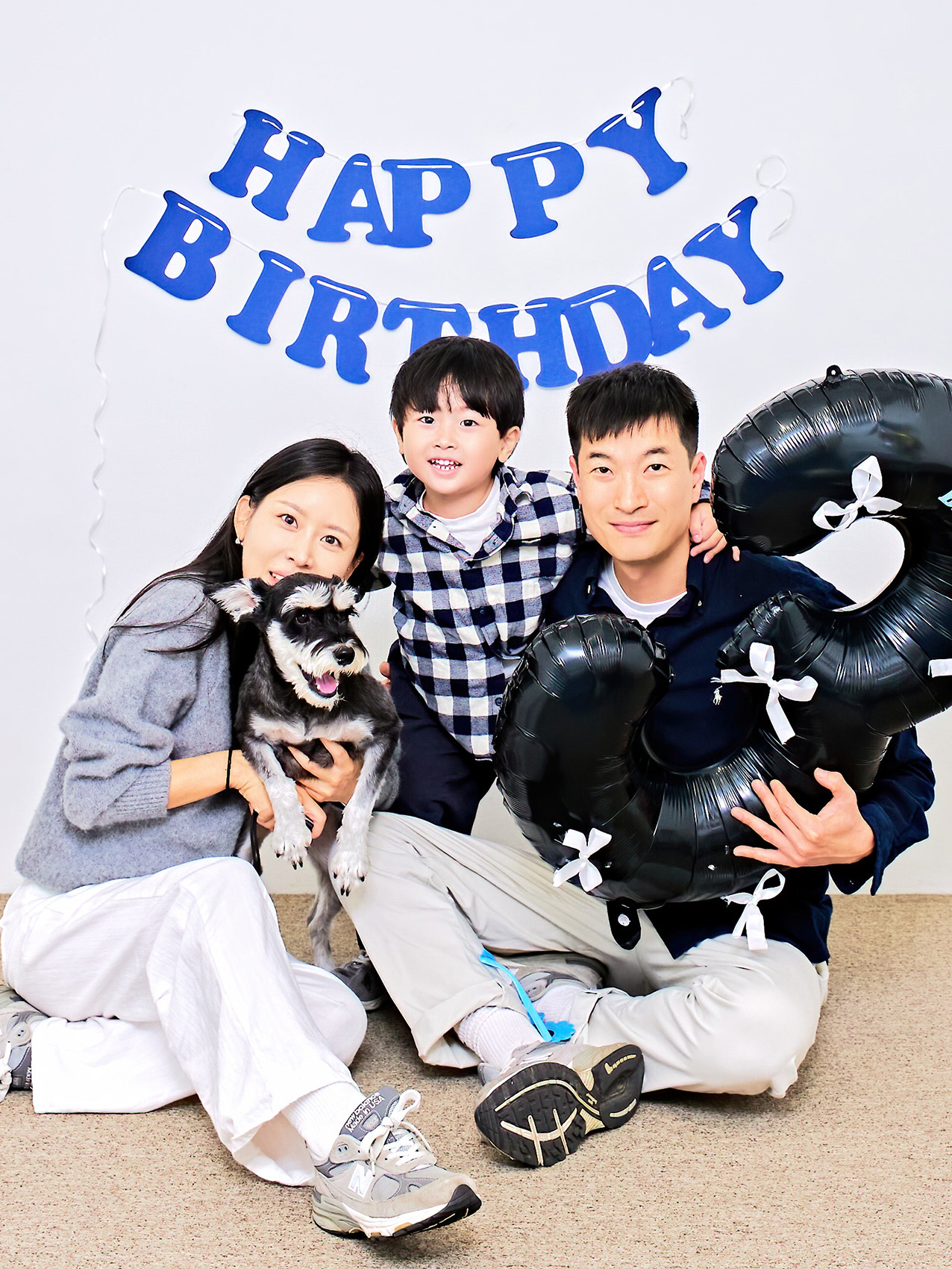 화이트색감 / 기본촬영=30,000원 + 인원추가 2명=20,000원 + 보정사진 2장, 인화사진 3장=10,000원 총60,000원