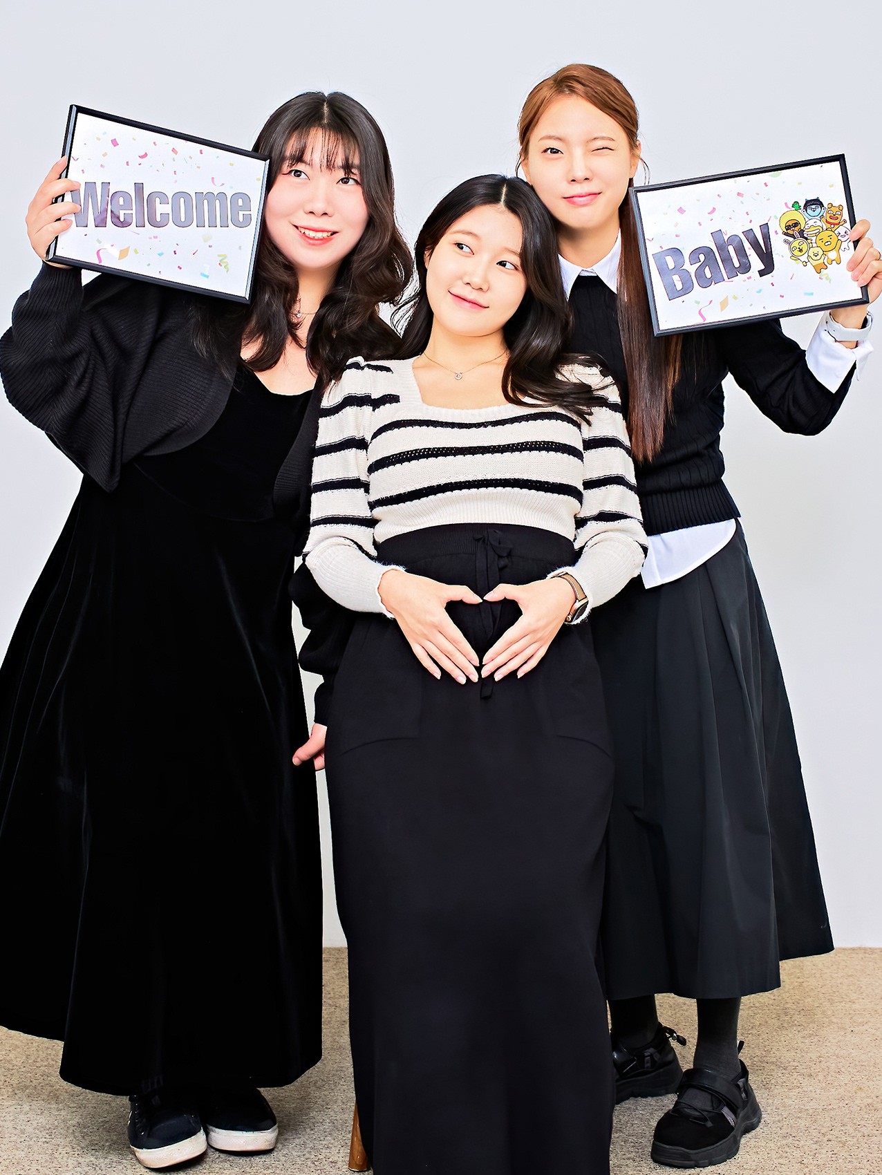 화이트색감 / 기본촬영=30,000원 + 인원추가 1명=10,000원 + 보정사진 2장, 인화사진 3장=10,000원 총50,000원