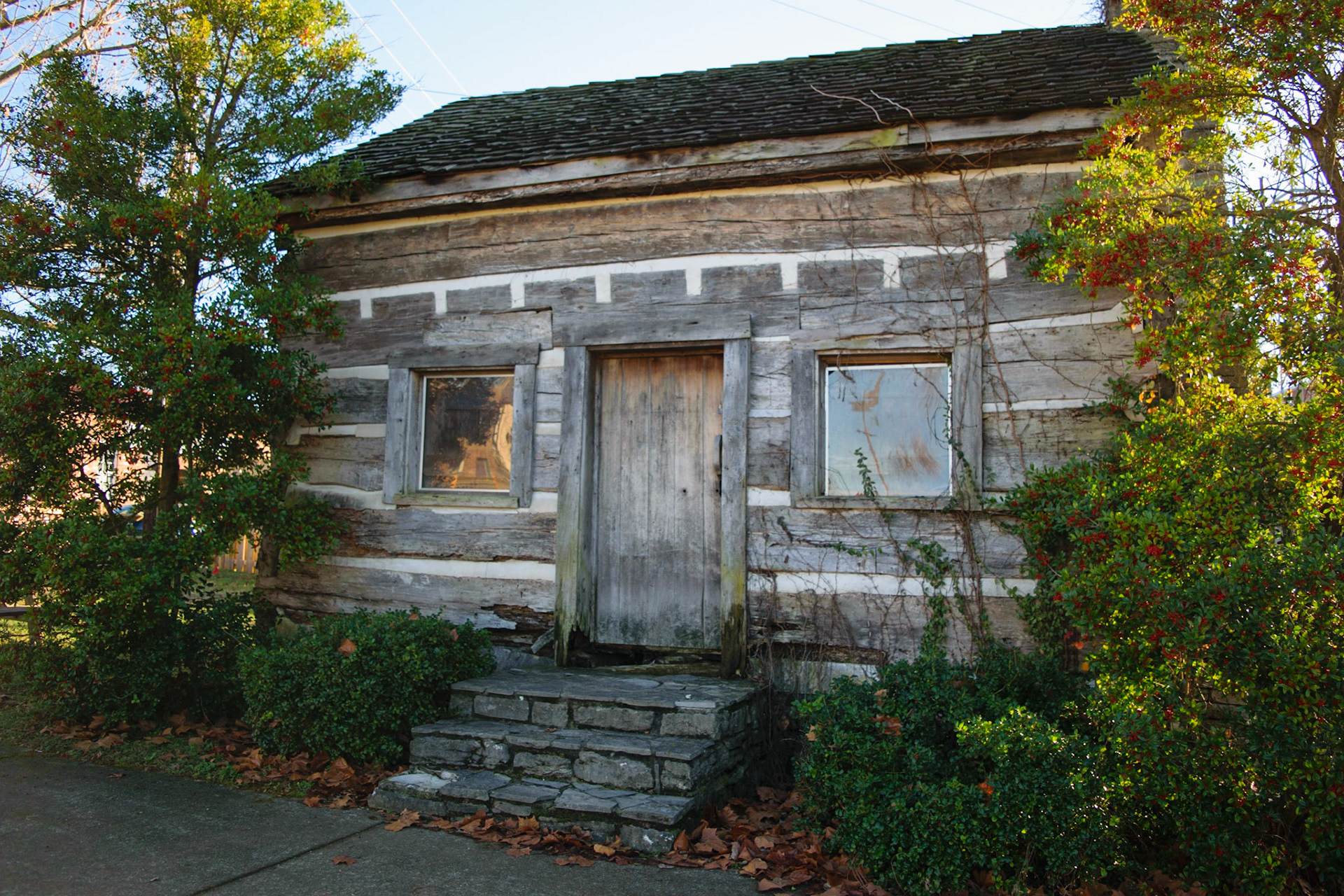 Probably my favorite shot from today. This is another old building in Royal Springs park.