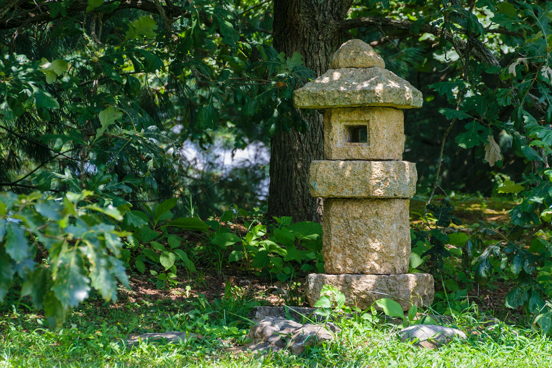 The garden is littered with small statues like this one.