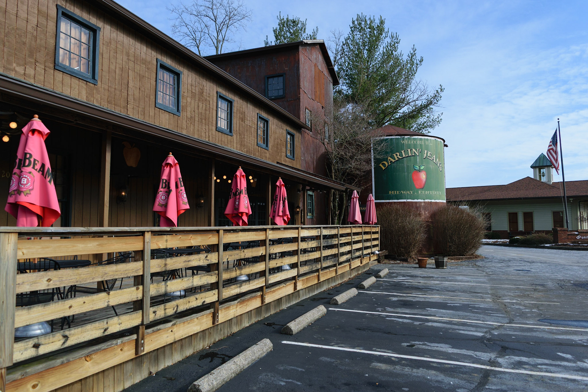 The front of Darlin' Jean's. I've only ate there once.