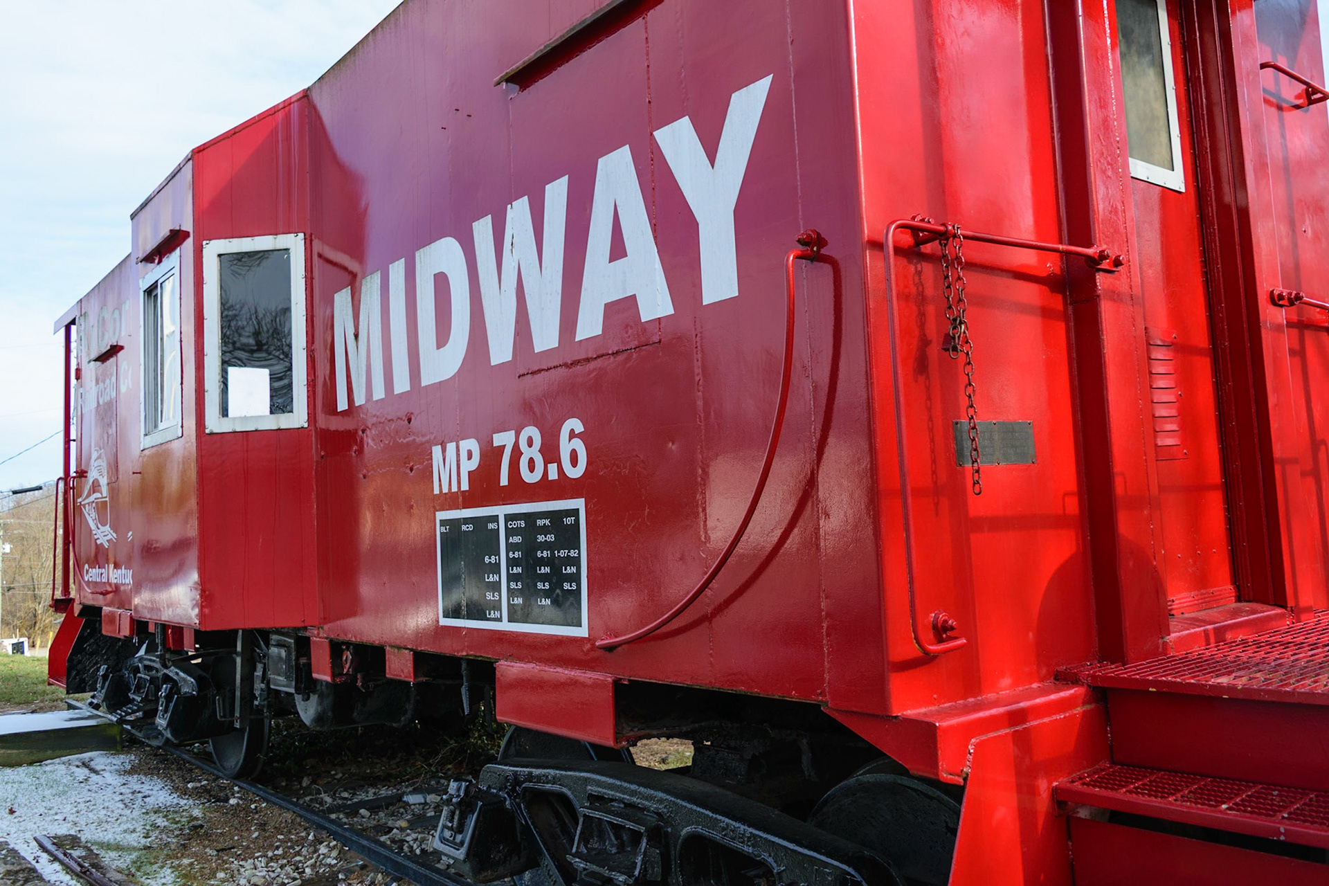 This is an old caboose that's been turned into some sort of office. Midway has a train track that runs through the center of town.