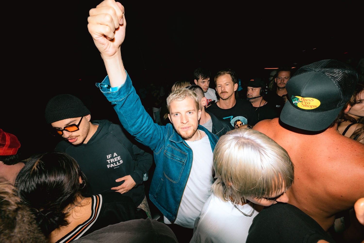 photo by Kurzsa / Danilo Lewis