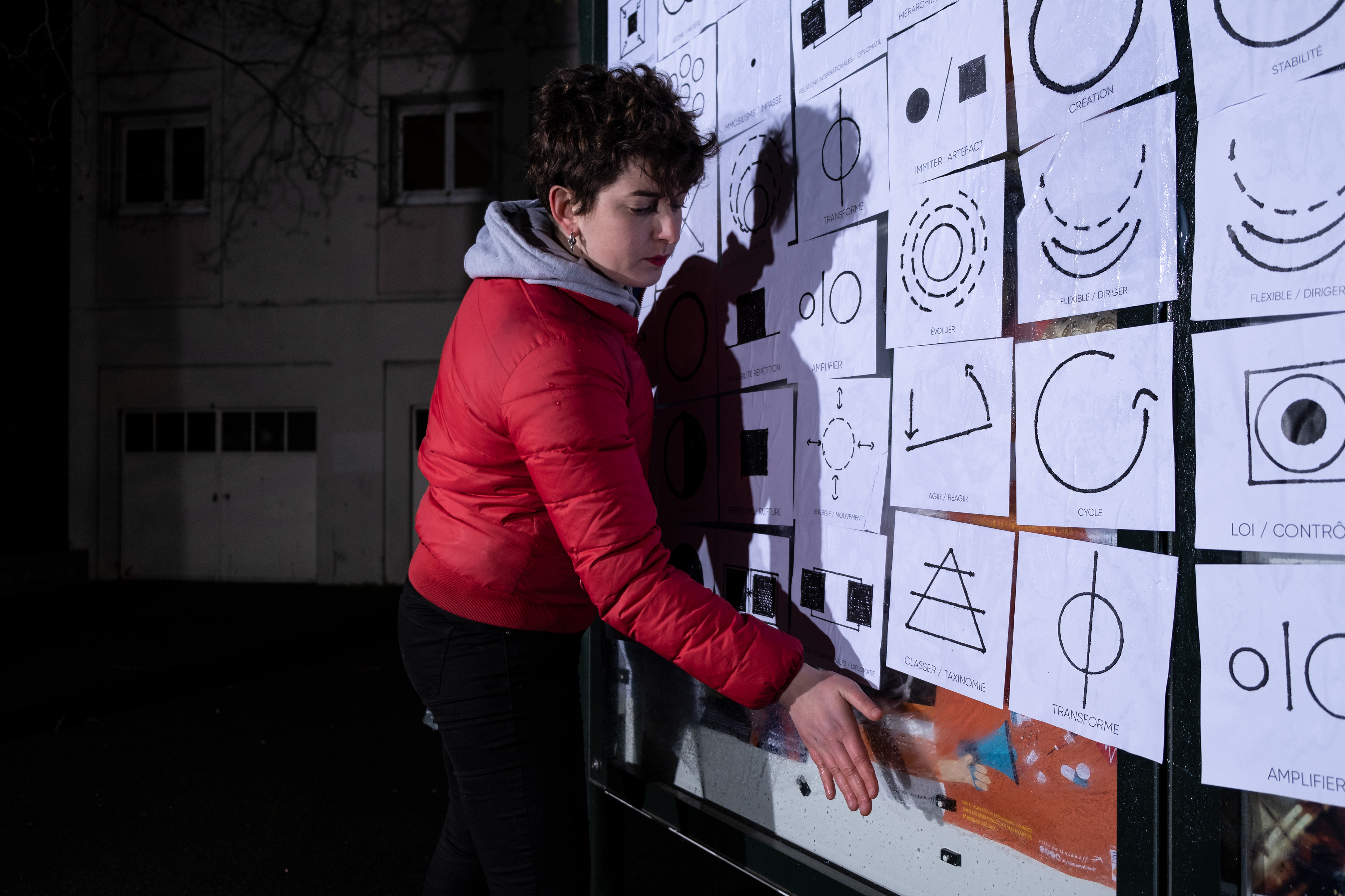 Performance of artist Camille Sauer for Parietism in Malakoff