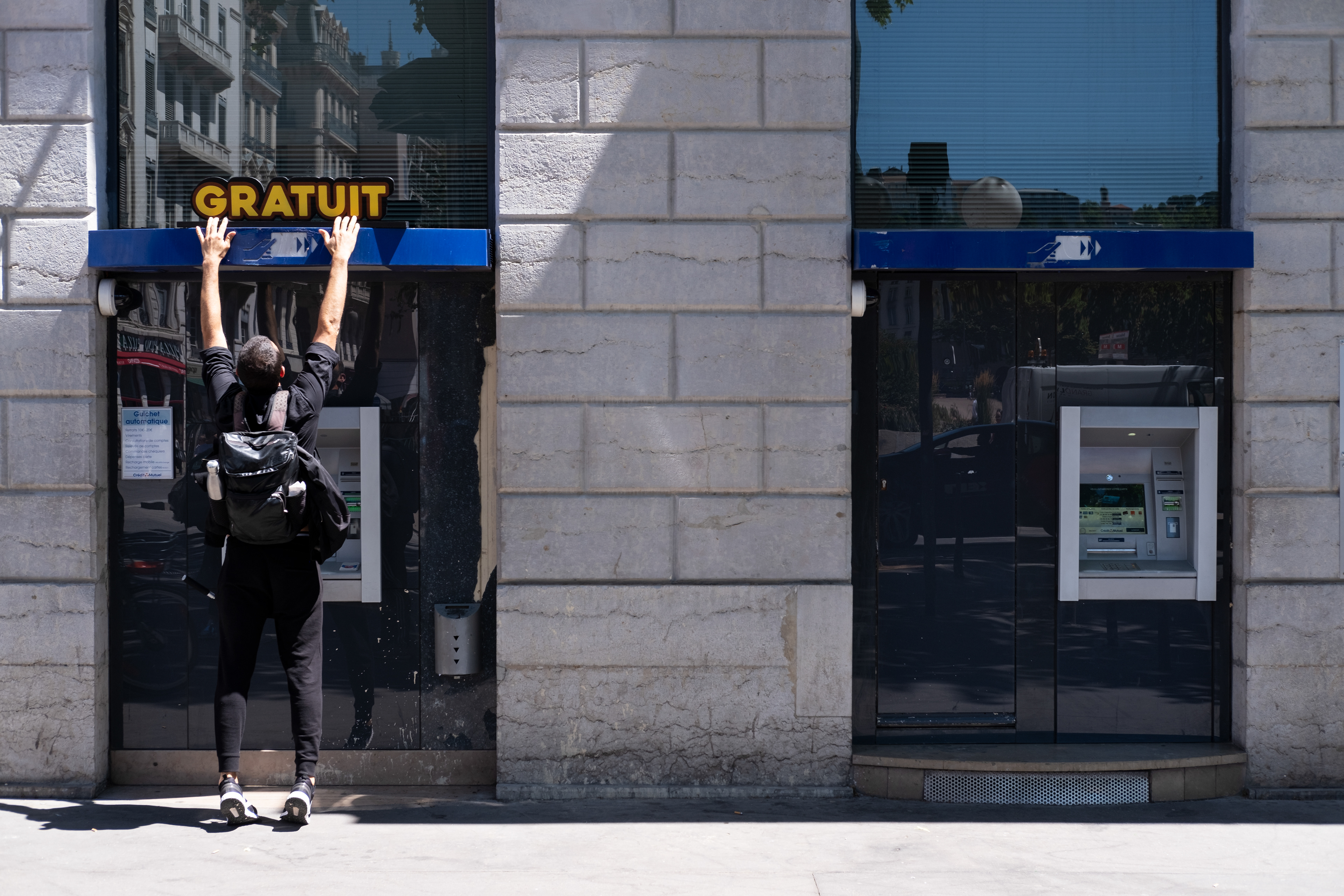 Stéphane Chatry, member of Artisvism, during a performance of Nico Germain