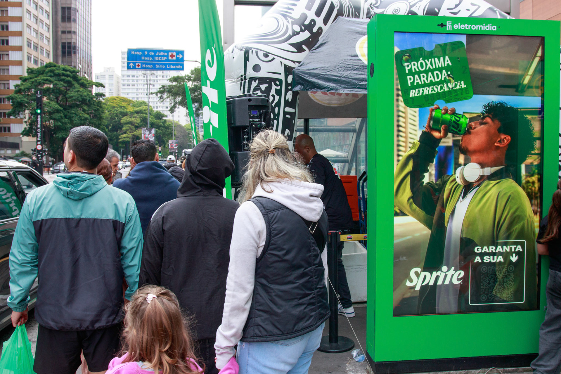 Ação de sampling  e ativação "o Grito" de Sprite na Av. Paulista 1354