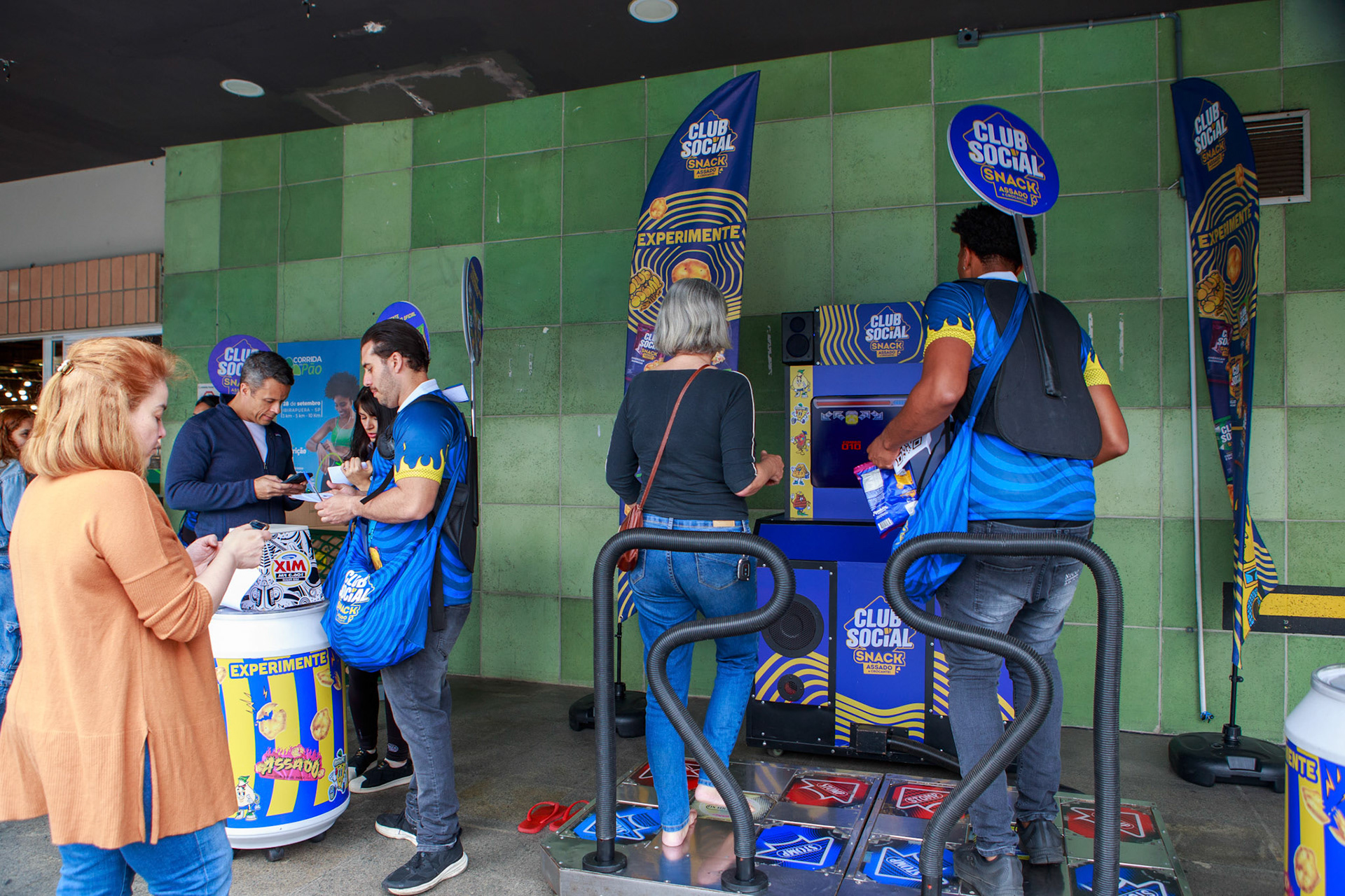 Ação realizada pela rádio Mix de distruição de brinde Clube Social, durante o TheTown 2025