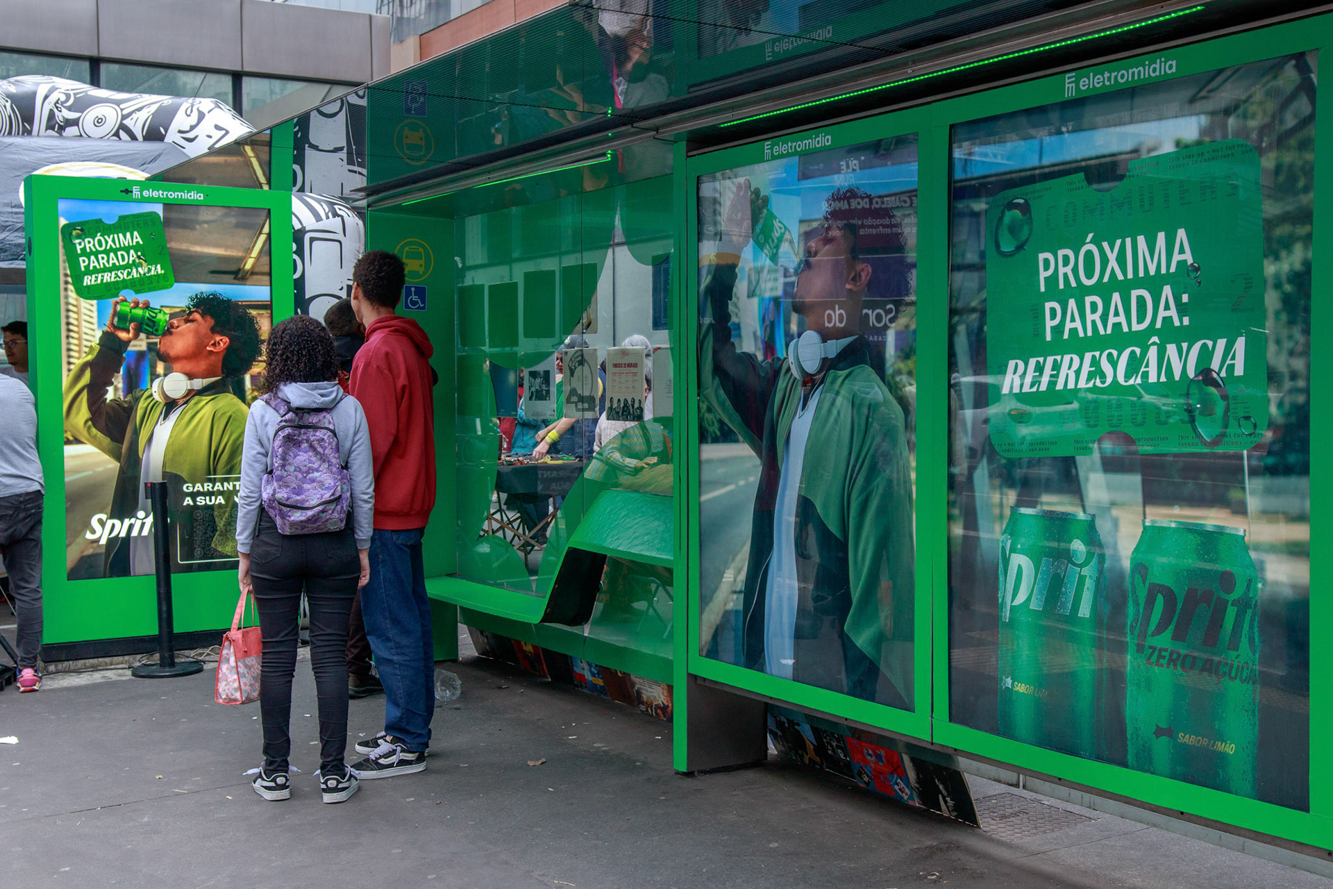 Ação de sampling  e ativação "o Grito" de Sprite na Av. Paulista 1354