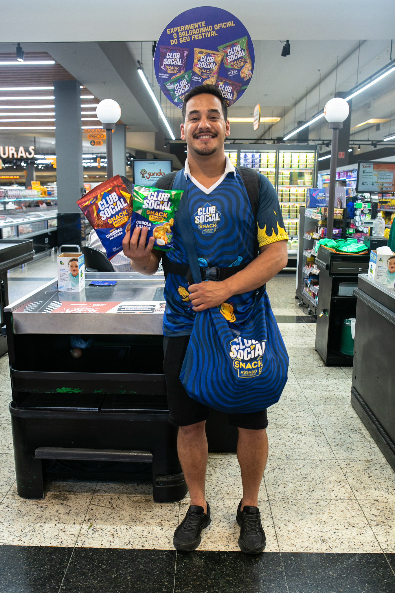 Ação Clube Social no supermercado Sonda Alto da Boa Vista, durante o perido do festival The Town 2025. Produção Rádio Mix