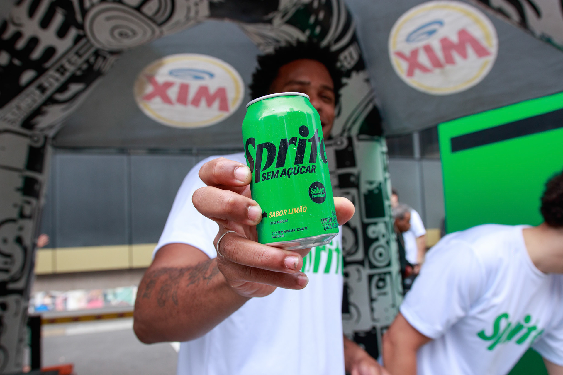 Ação de sampling  e ativação "o Grito" de Sprite na Av. Paulista 1354