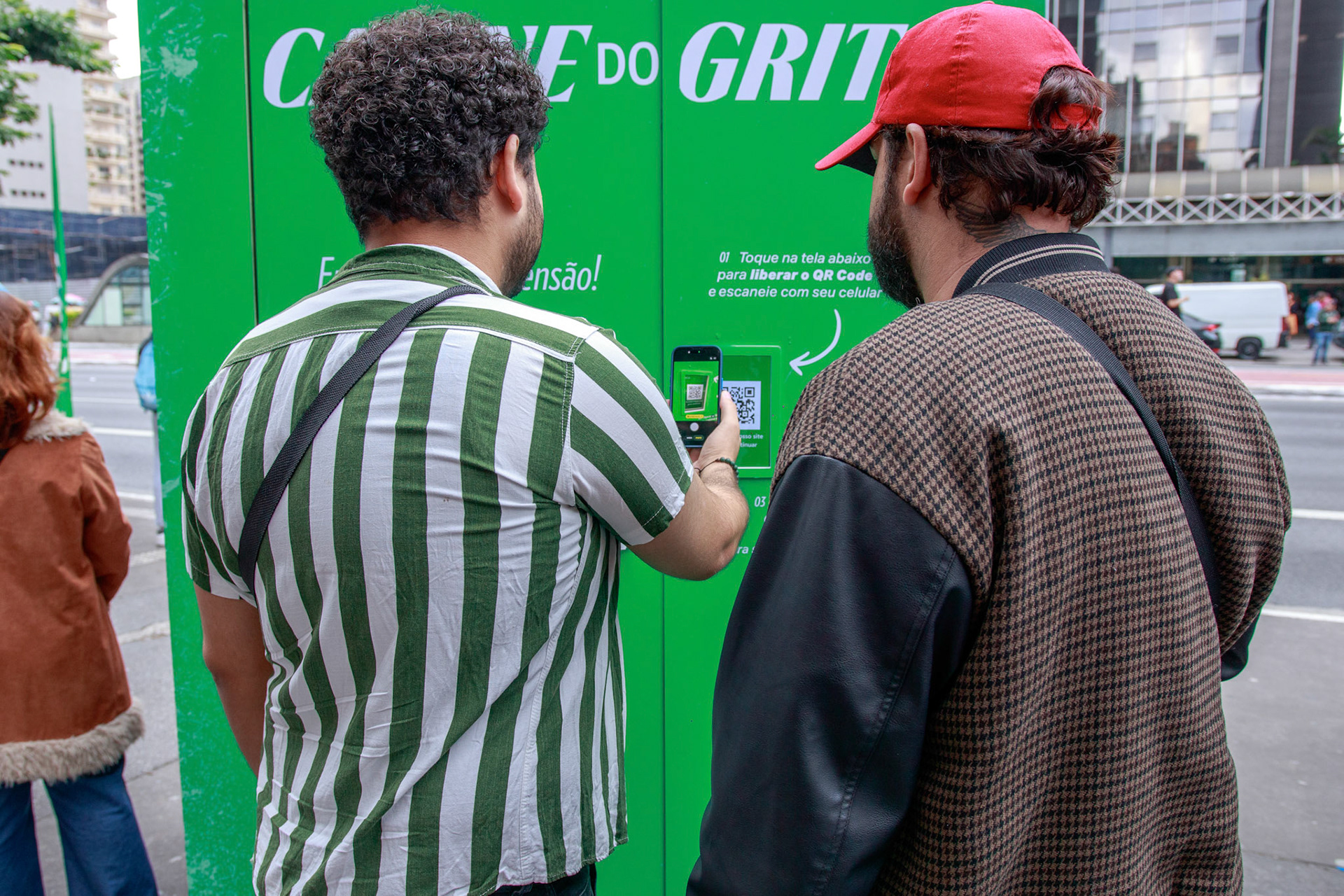 Ação de sampling  e ativação "o Grito" de Sprite na Av. Paulista 1354