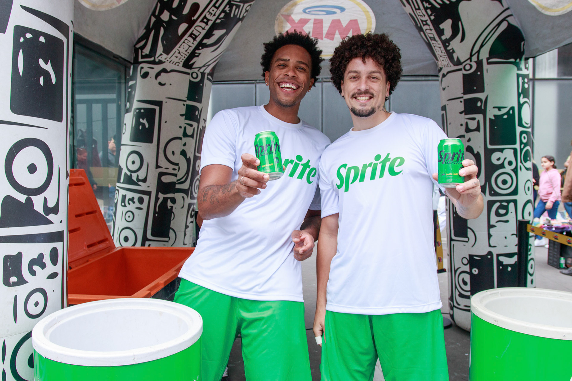 Ação de sampling  e ativação "o Grito" de Sprite na Av. Paulista 1354