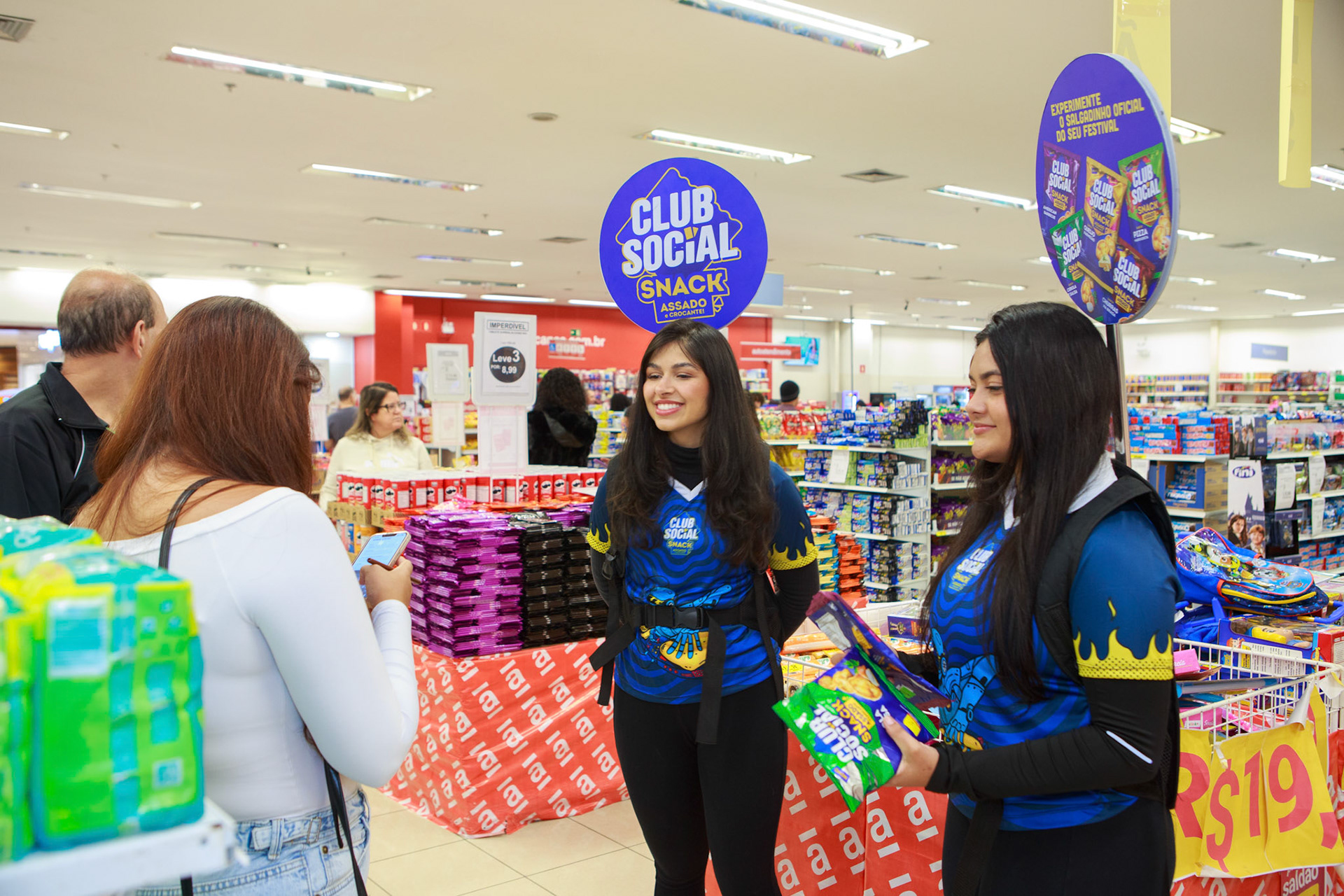 Ação realizada pela rádio Mix de distruição de brinde Clube Social, durante o TheTown 2025