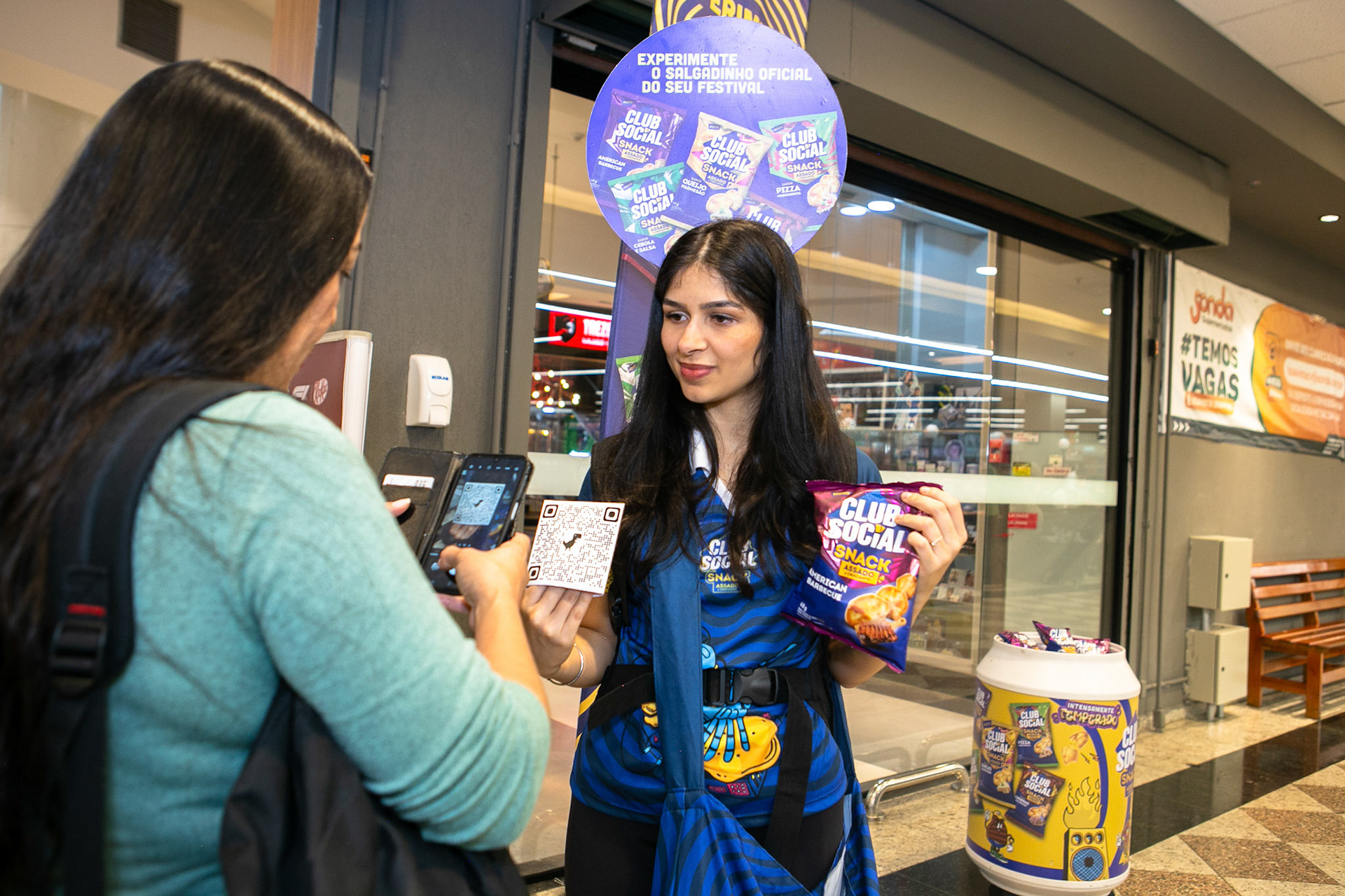 Ação Clube Social no supermercado Sonda Alto da Boa Vista, durante o perido do festival The Town 2025. Produção Rádio Mix