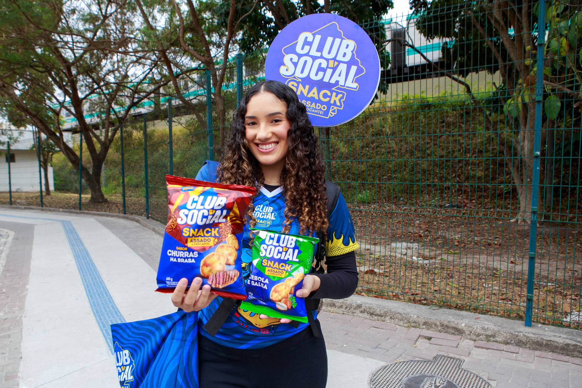 Ação realizada pela rádio Mix de distruição de brinde Clube Social, durante o The Town 2025