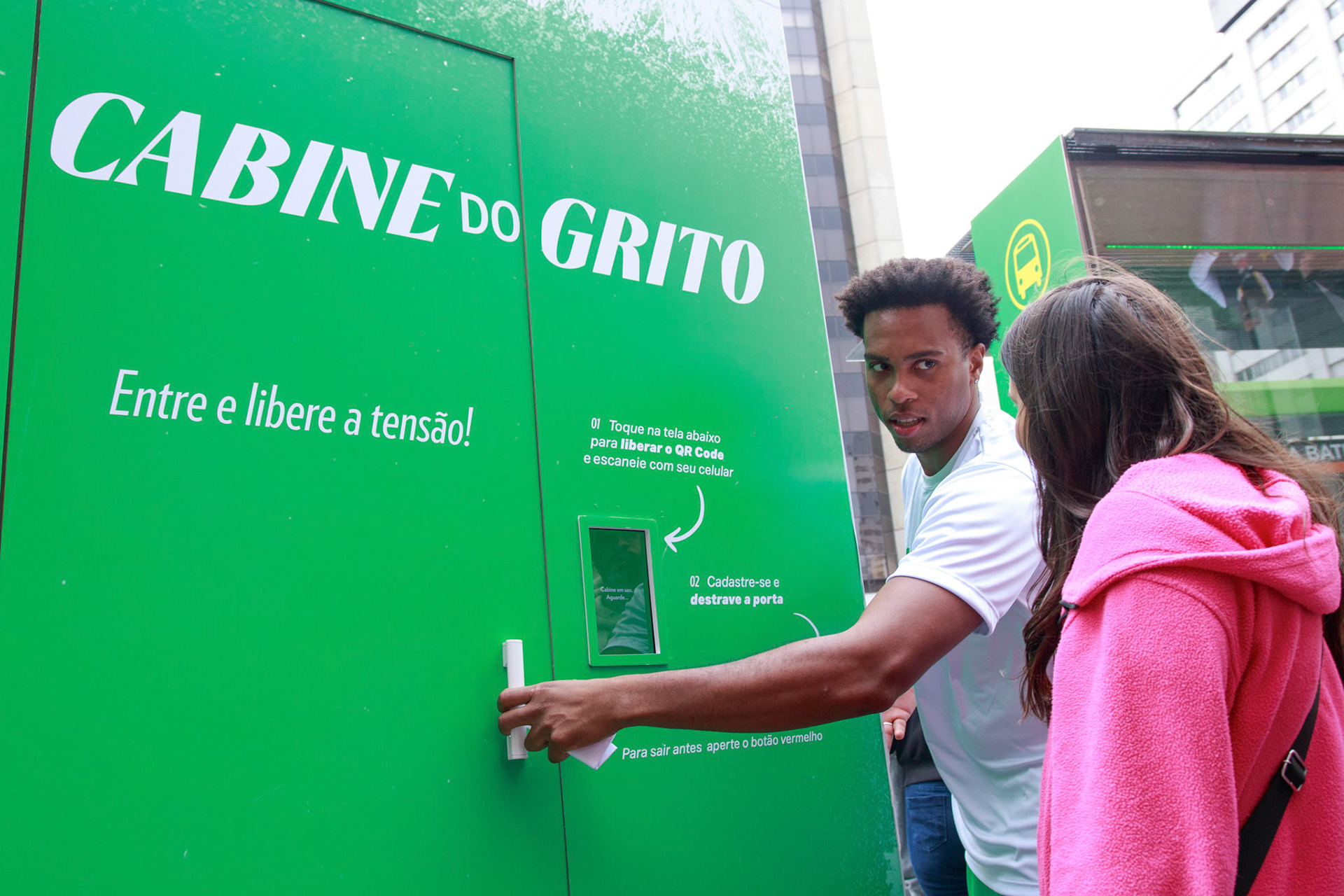 Ação de sampling  e ativação "o Grito" de Sprite na Av. Paulista 1354