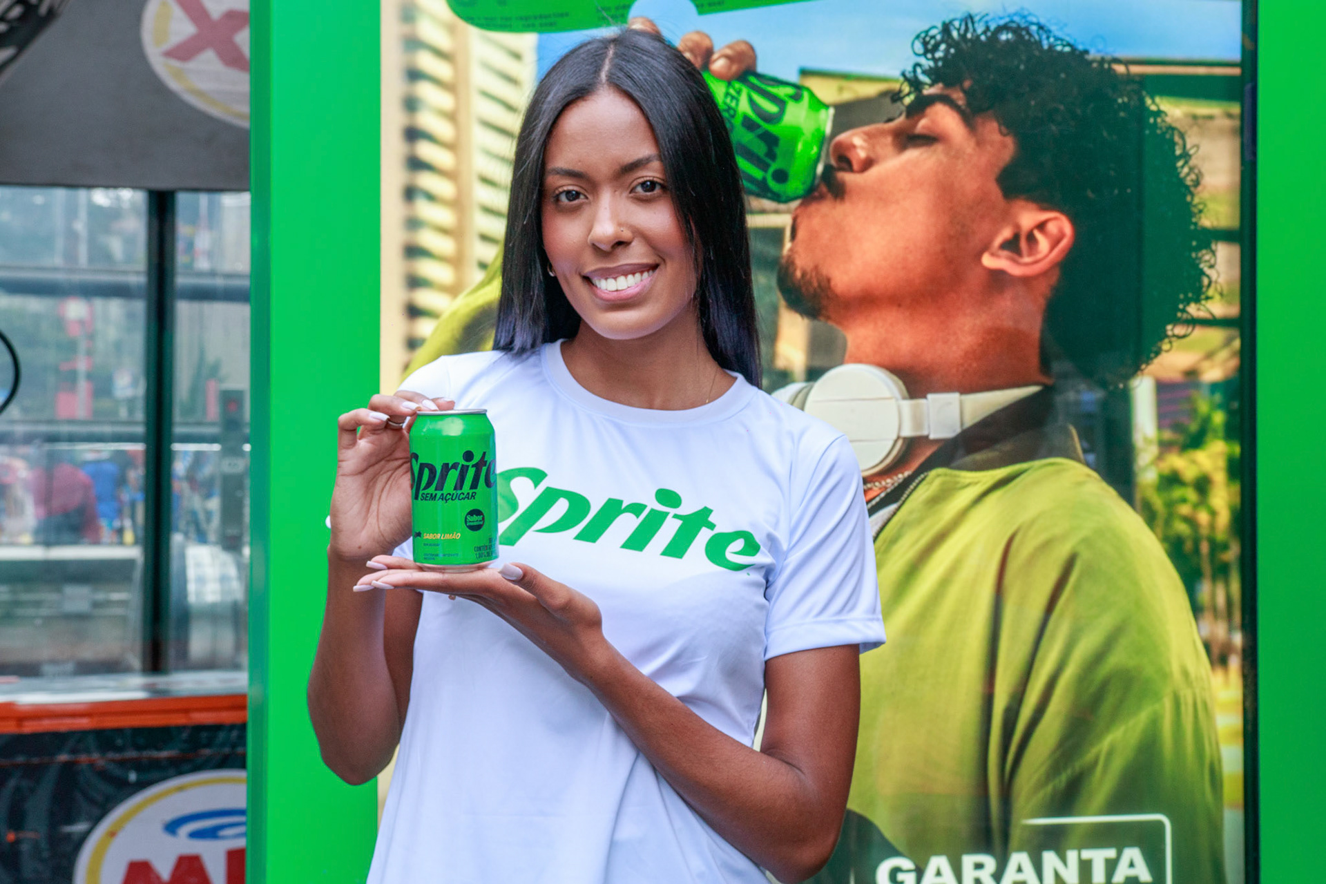 Ação de sampling  e ativação "o Grito" de Sprite na Av. Paulista 1354