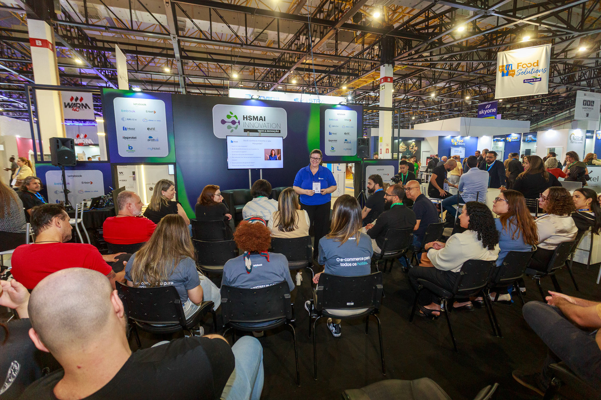 Fotos ambientes estande HSMAI na feira Equipotel 2025