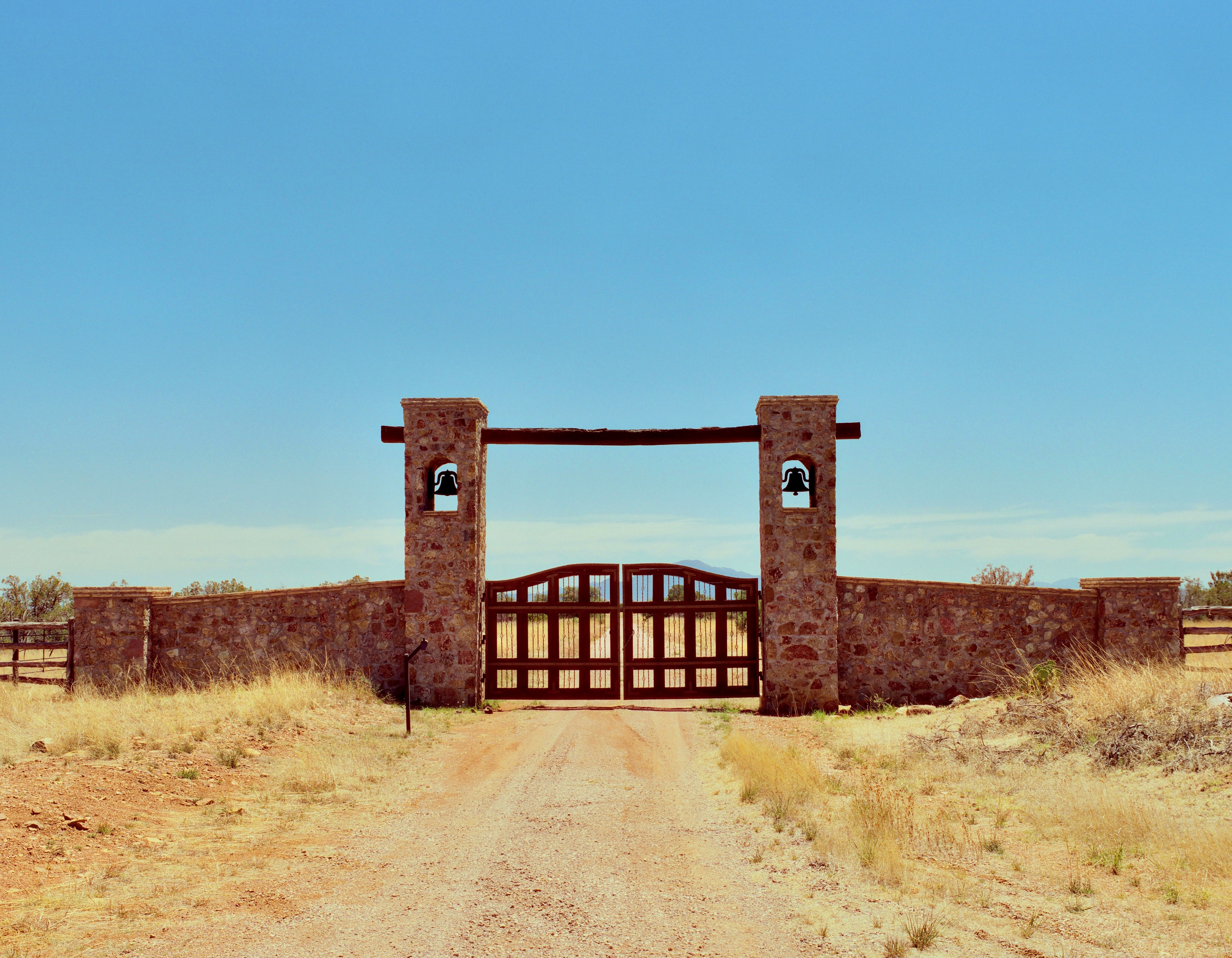 The entrance to Howard Buffet's first Arizona border ranch