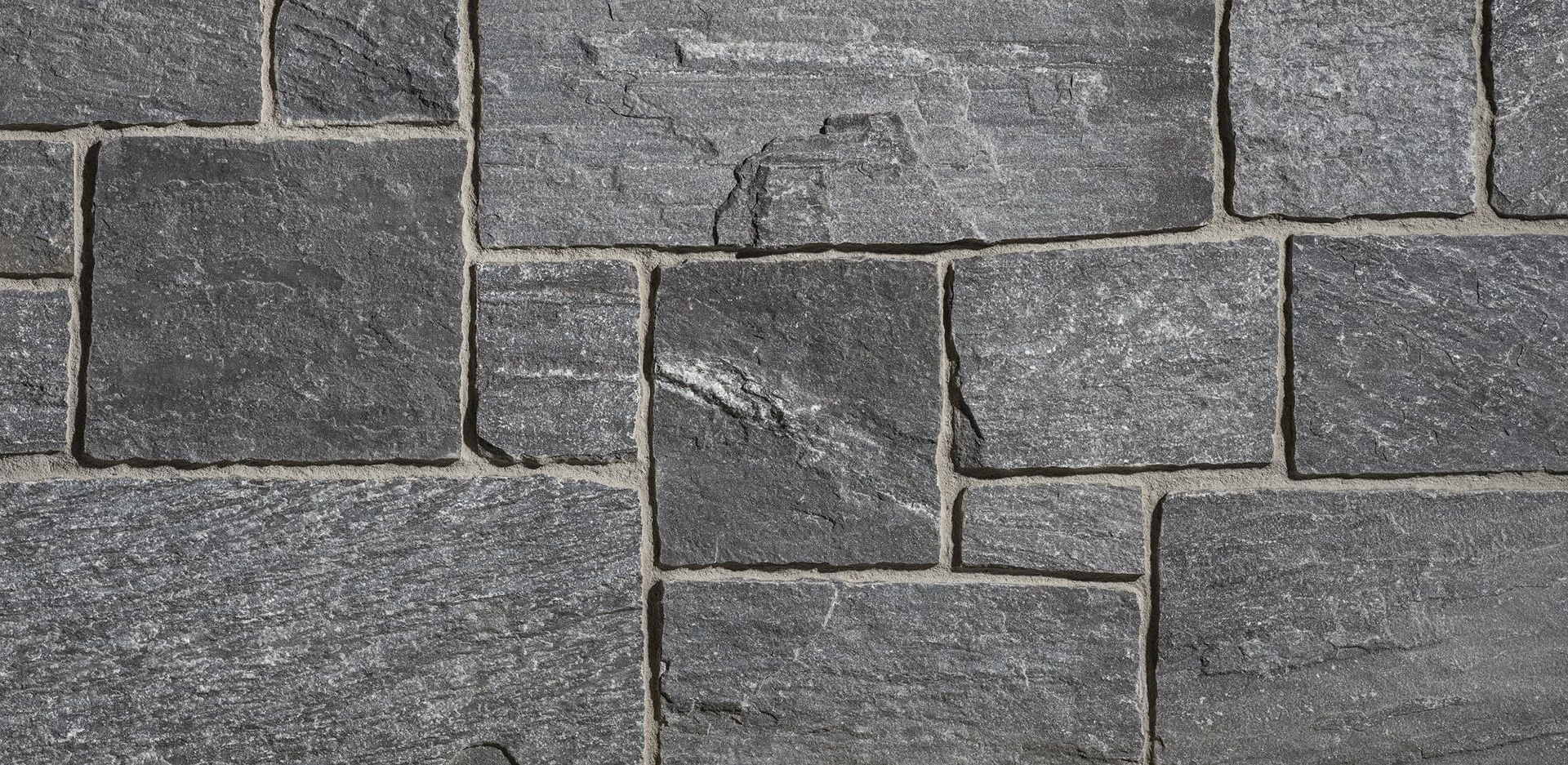 Charcoal Ridge Rustic Ashlar Veneer