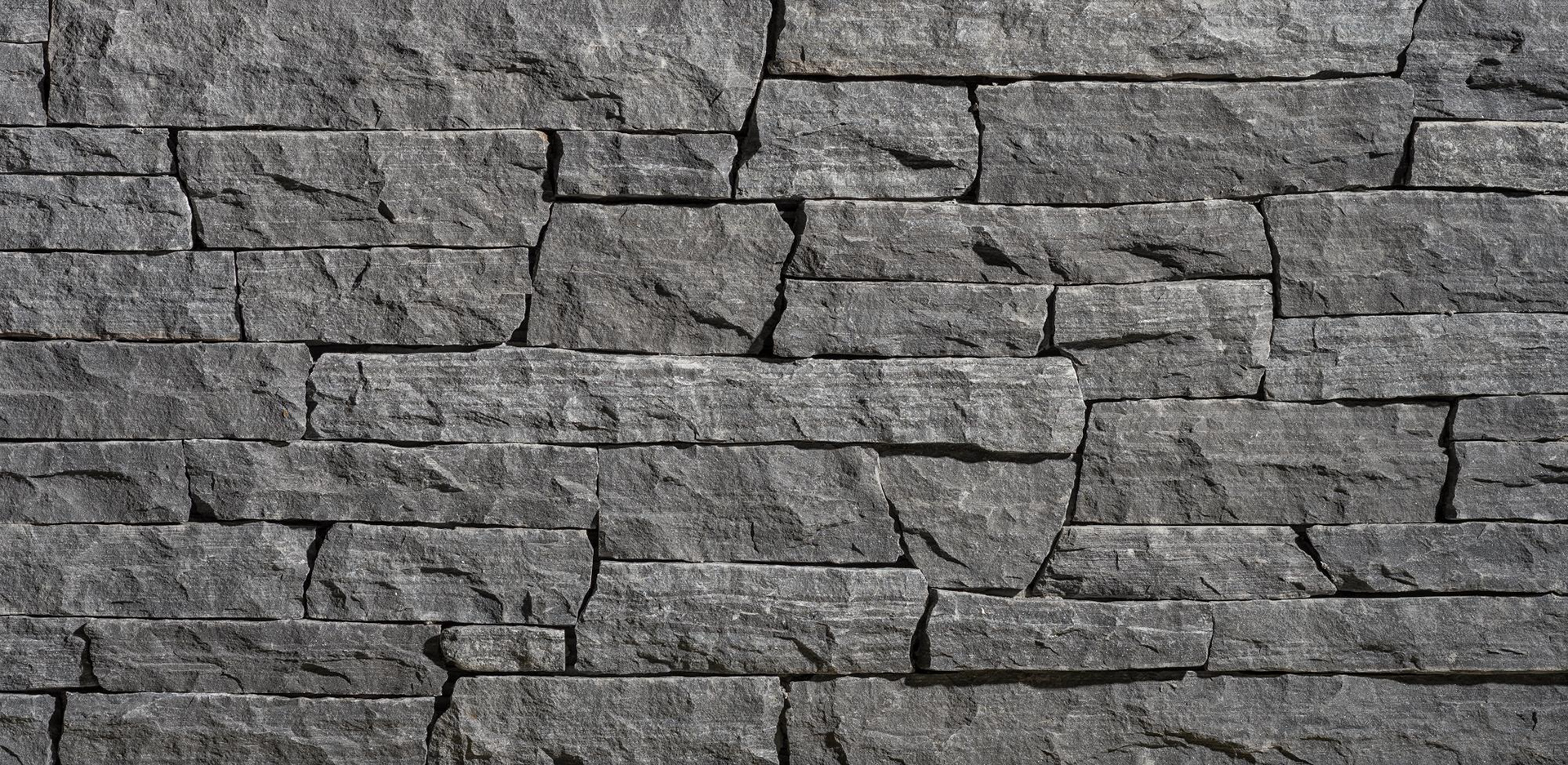 Charcoal Ridge Ledgestone Veneer