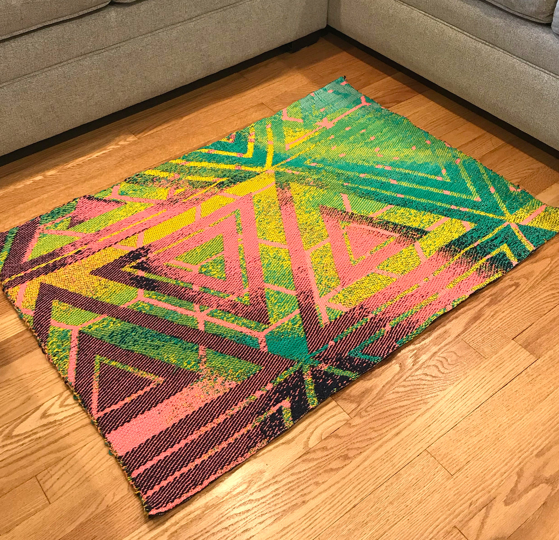JACQUARD WOVEN WOOL RUG - HAND DYED.. 28" X 38".