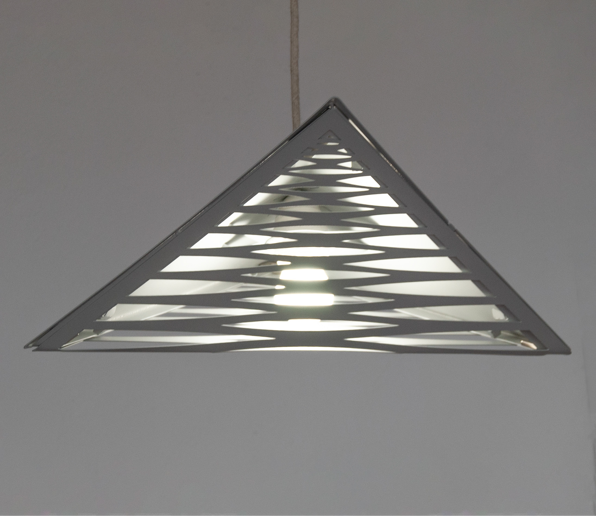 Tamaño pequeño (30cm) con difusor de acero perforado
