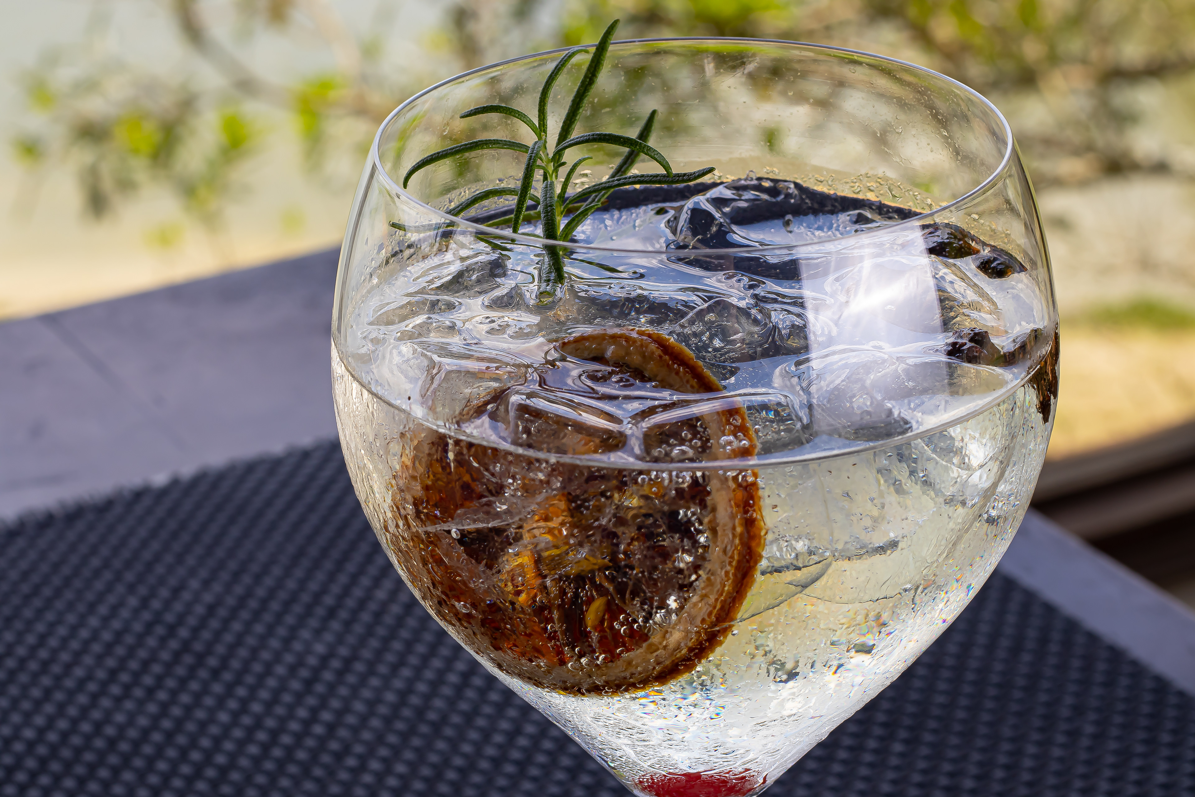 Taça de gin. Recanto Apoemo