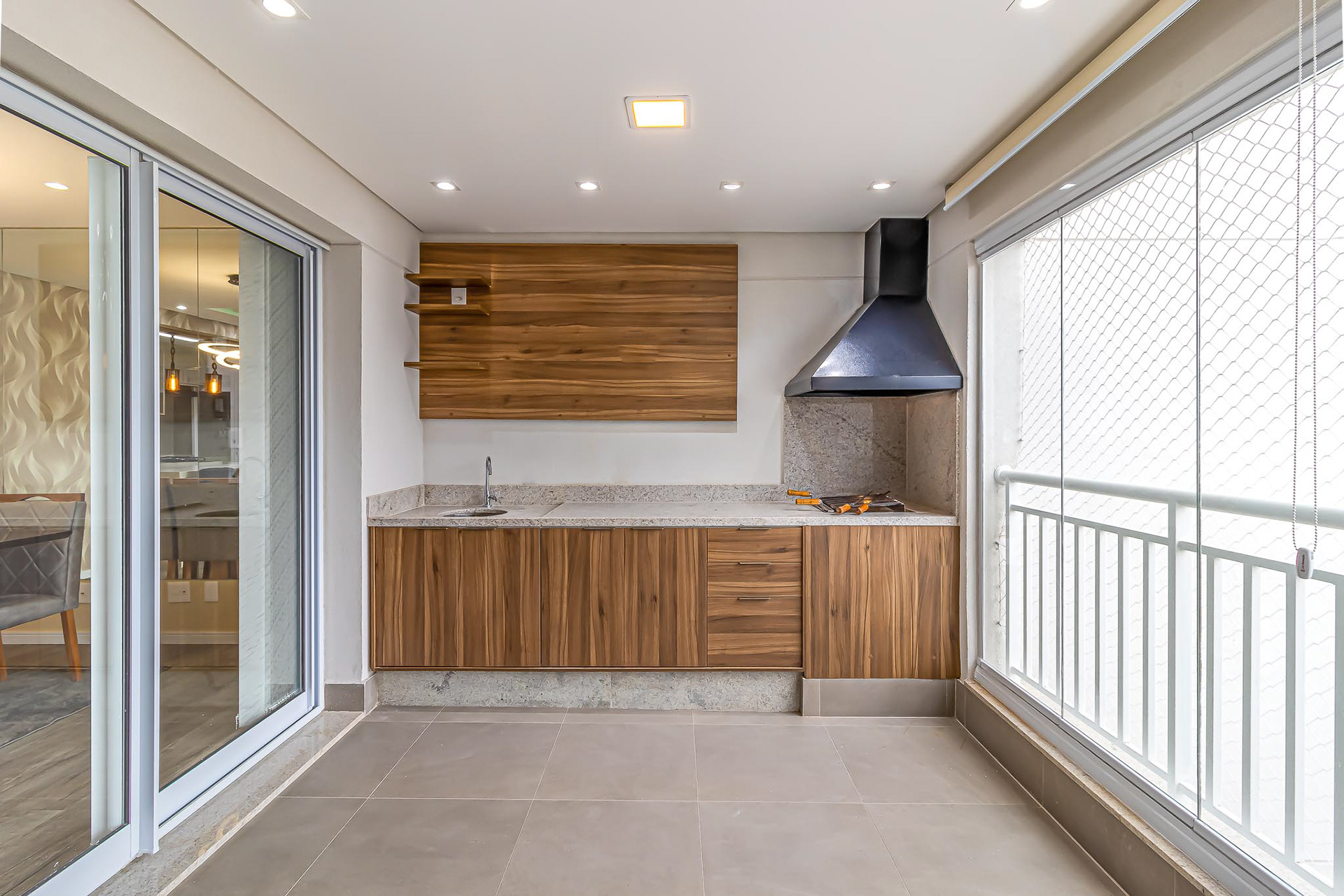 Fotografia de área gourmet com churrasqueira.