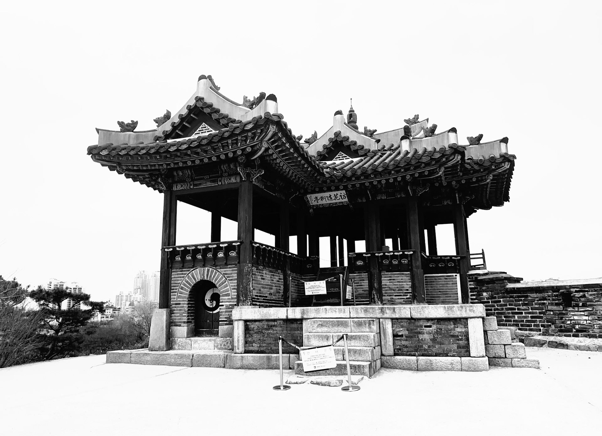 동북각루 (Dongbukgangnu Pavillion), Hwaseong Fortress, Suwon, KR.