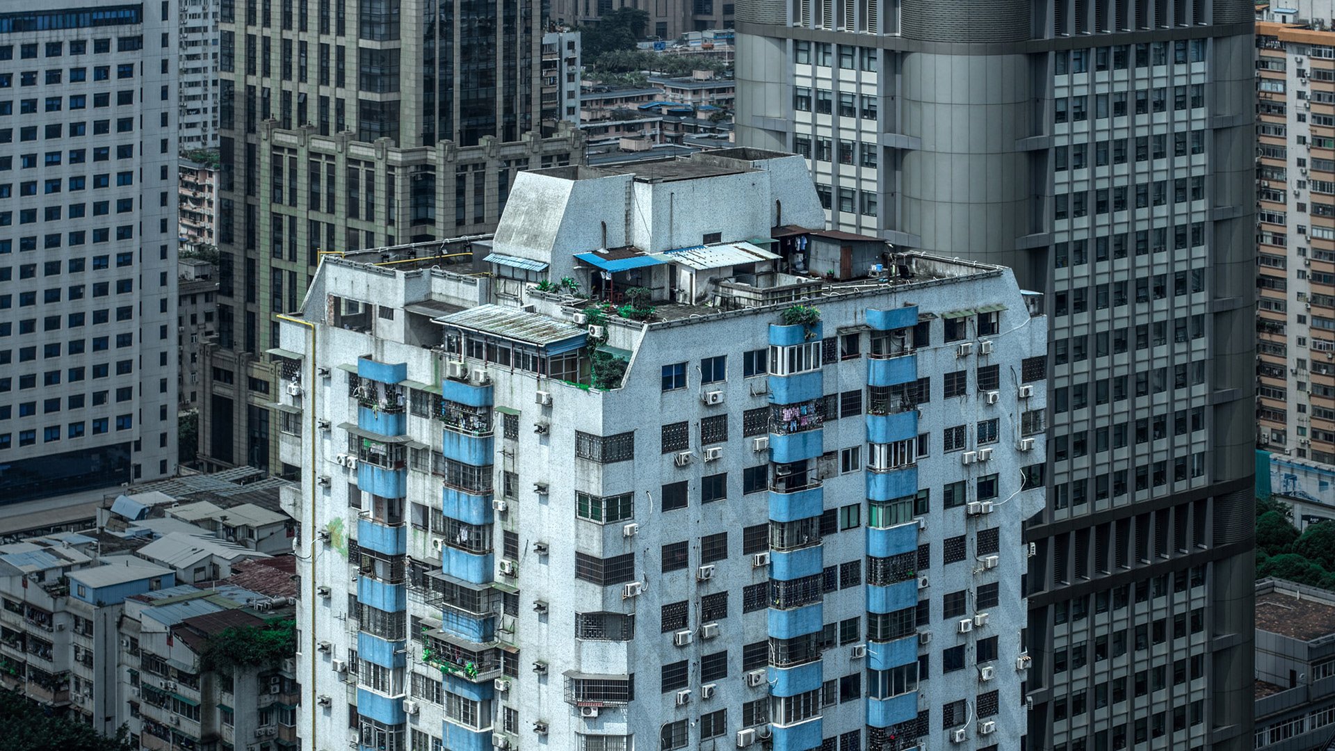 Residential builidng rooftop - Guangzhou, China © Fotis Providas