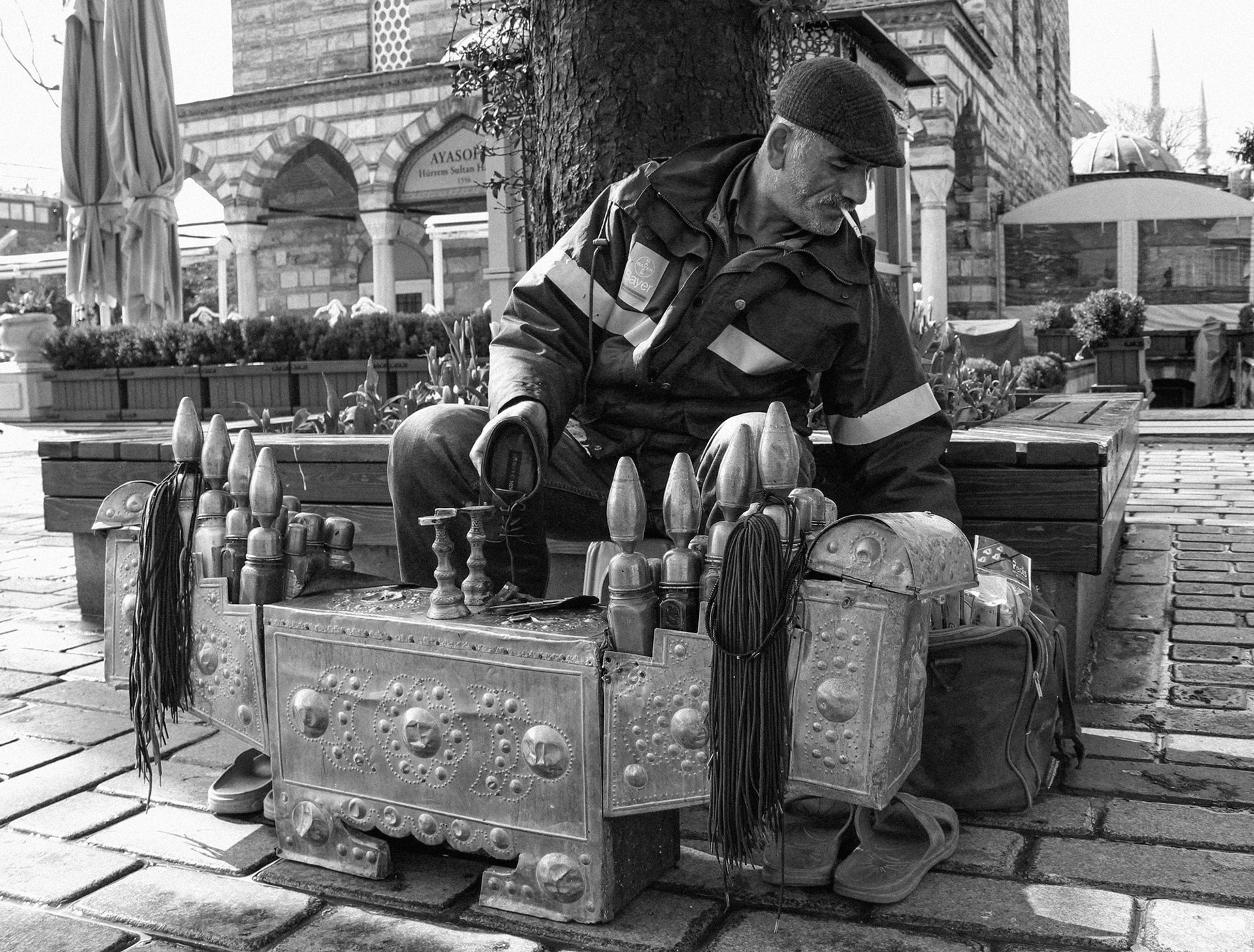 Street cobbler in Top Kapi district - Istanbul, Turkey ©Fotis Providas