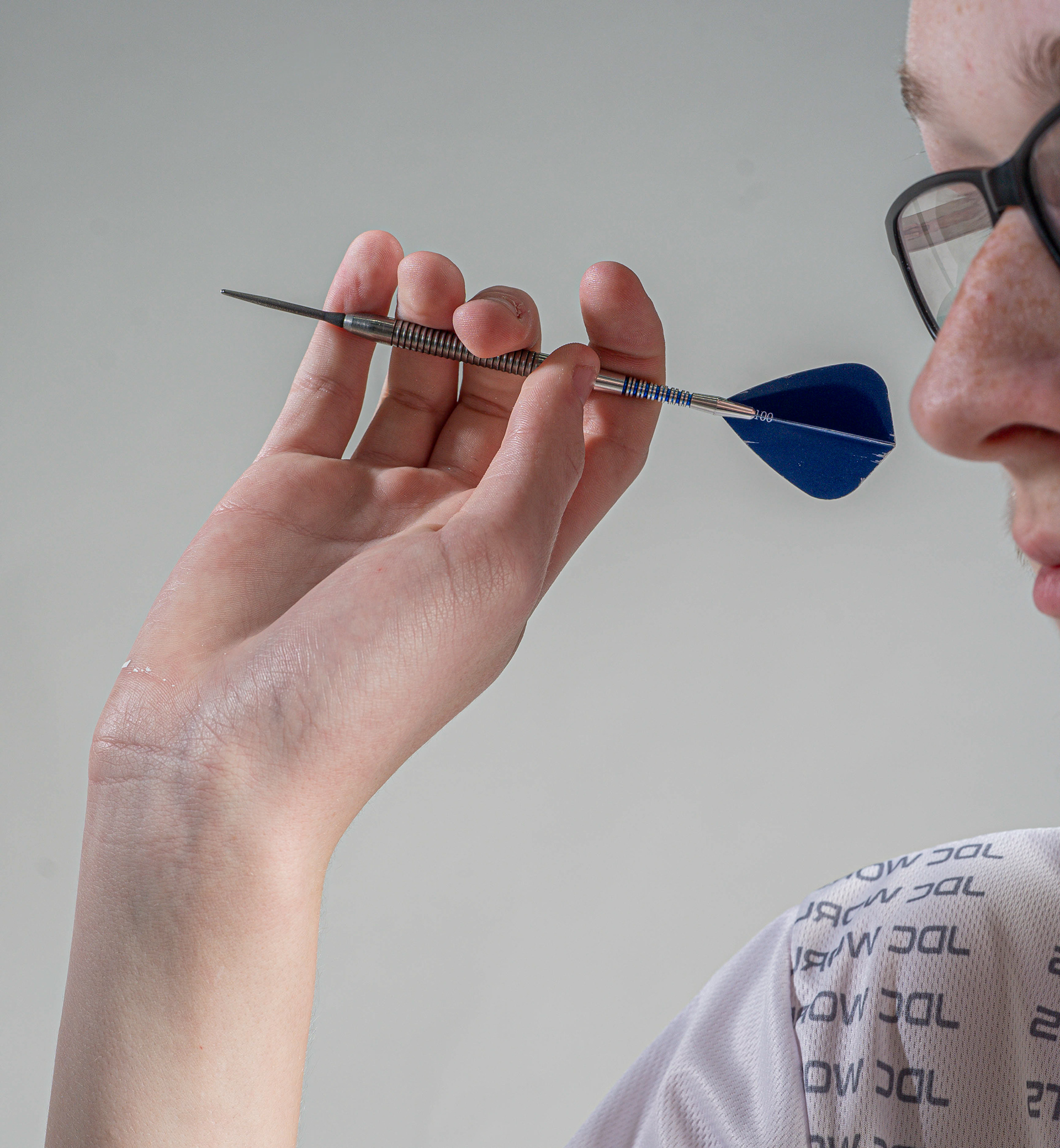 A close up of 15-year-old darting wonderkid, Jack Nankervis’ grip on his dart, in Studio 3 at Falmouth University. 14th April 2026