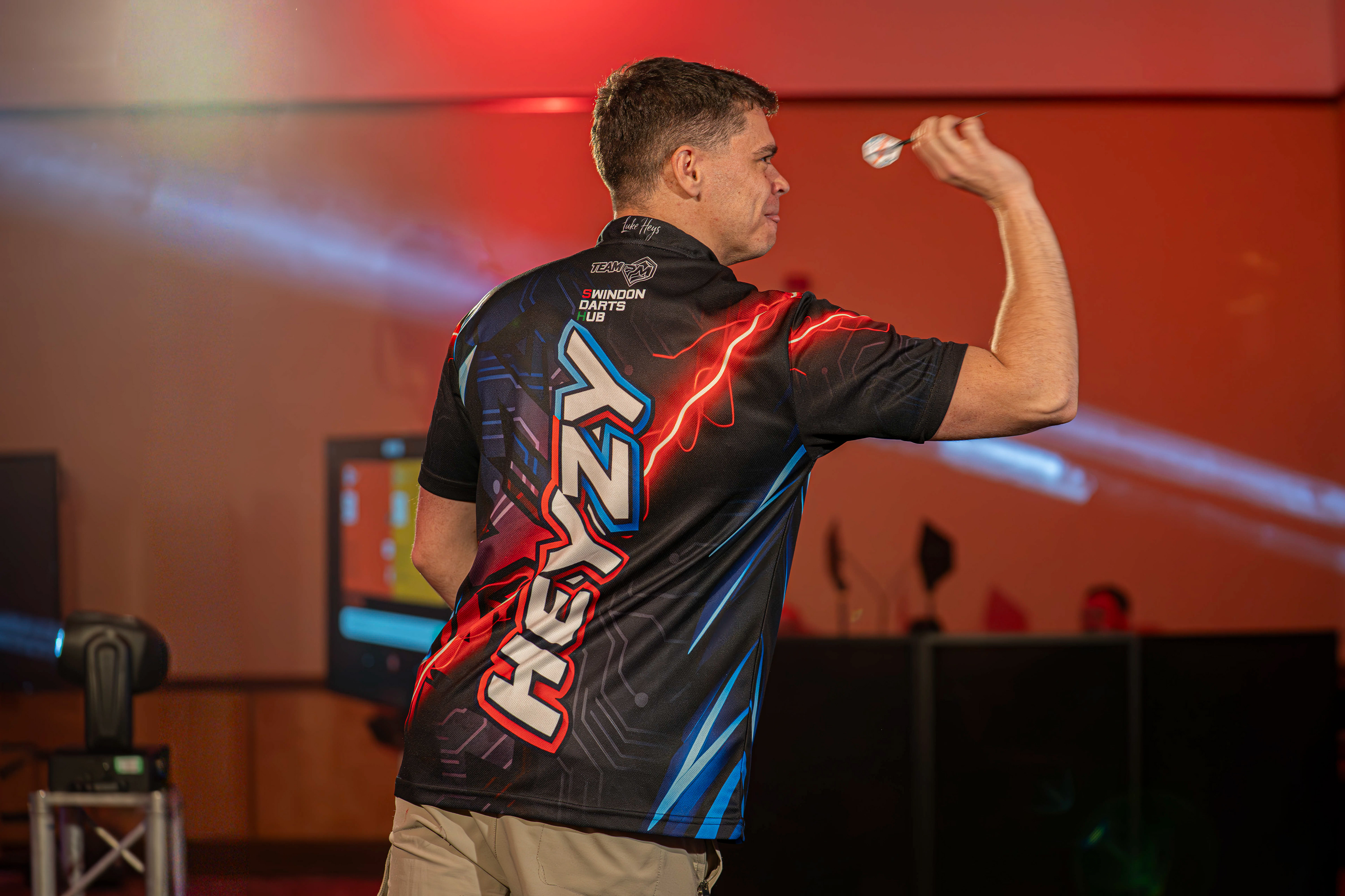 Tiktok star Heyzy Darts warming up before taking on Damon Heta at the Copthorne Hotel, Brierley Hill. 27/03/26