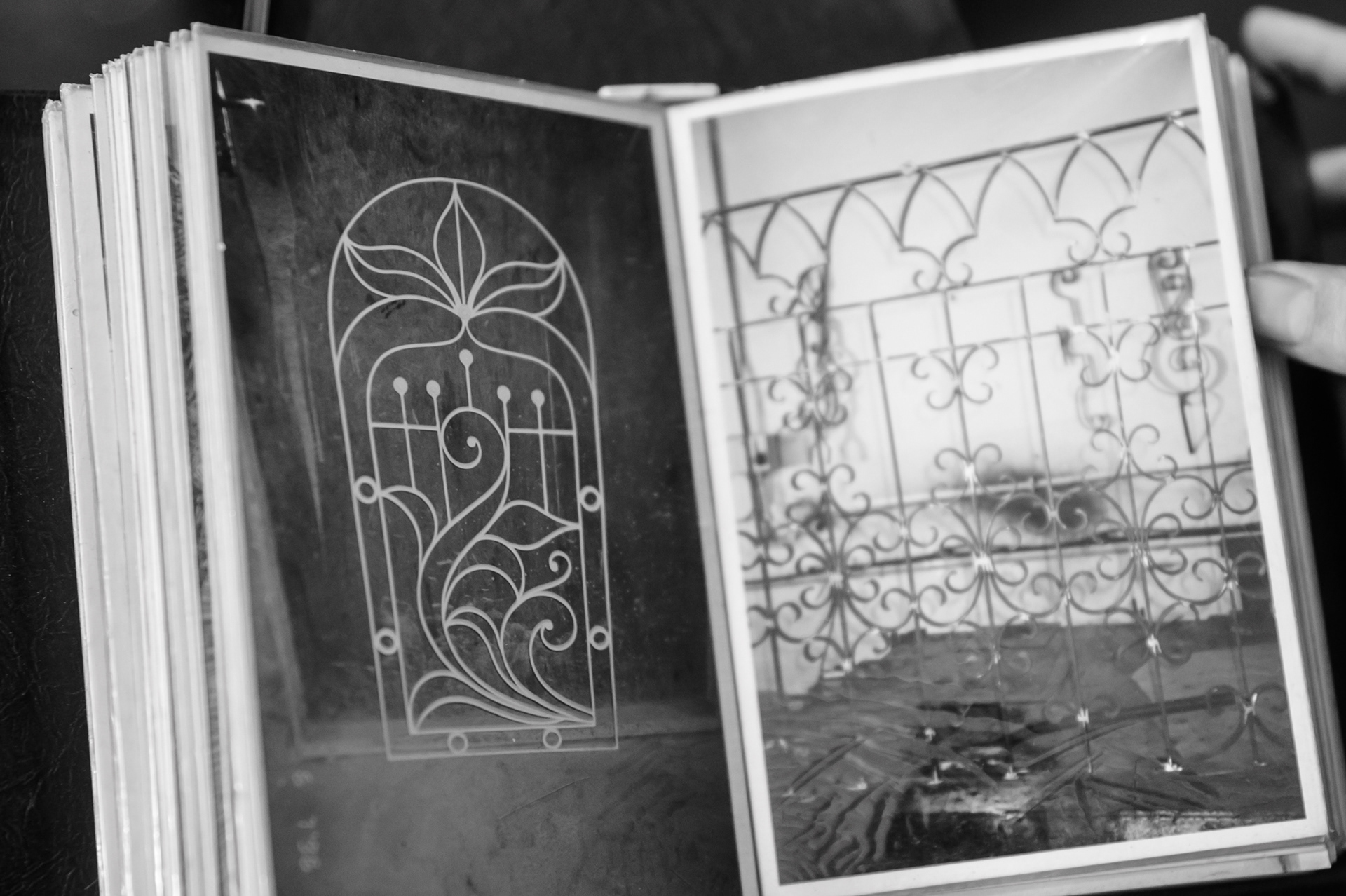 Fences – archival photo album of photos from Paunov's work in the Persian Gulf