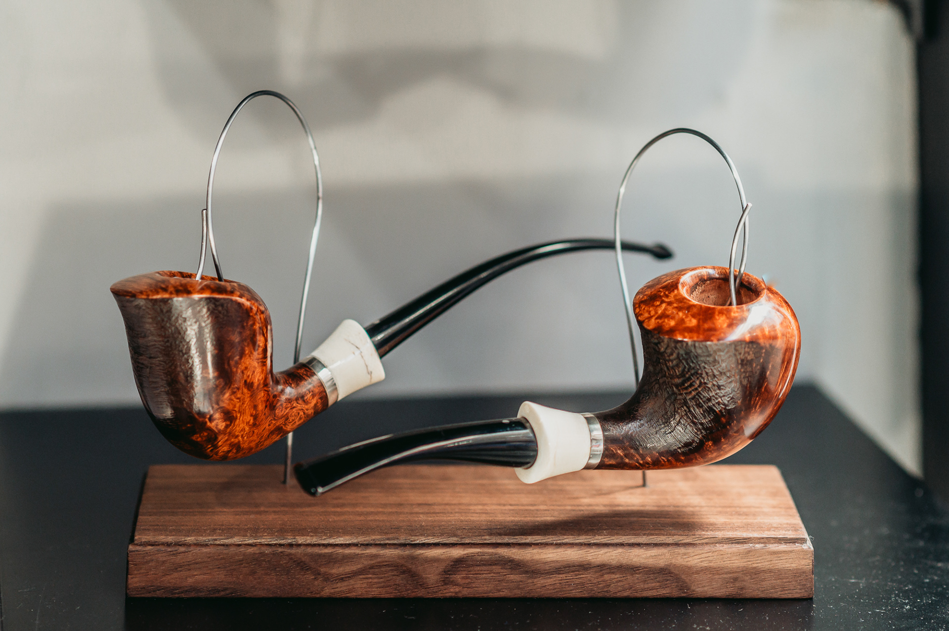 A project of two pipes created for Getz's colleague and friend – the engraver Anton Marinov and his wife. The models are an eloquent example of a combination of smooth and sandblasted finish.